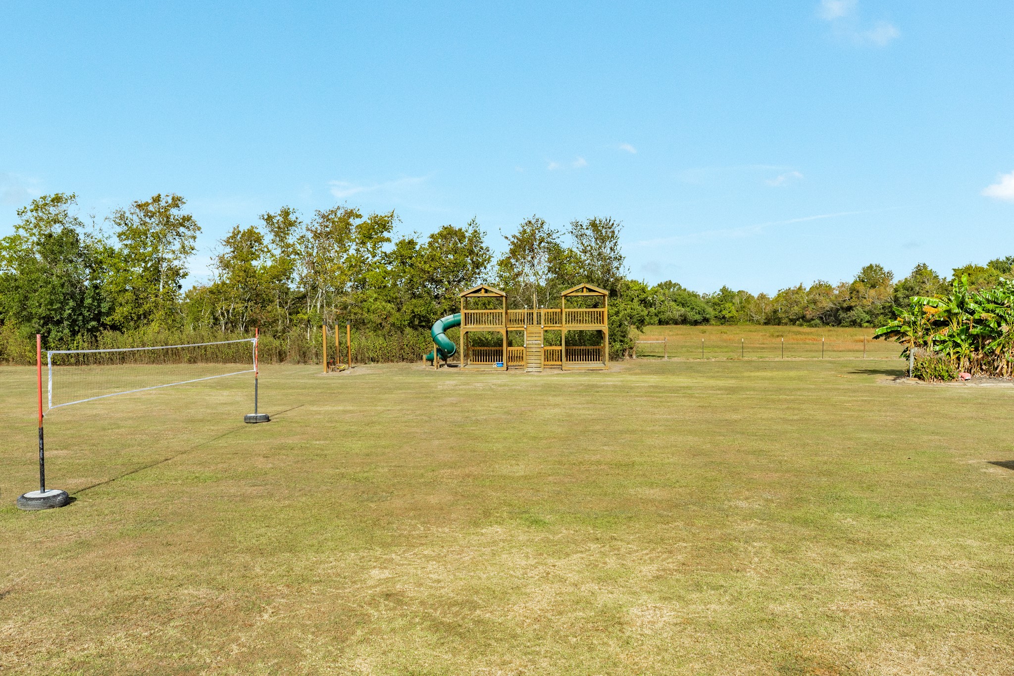 9120 County Road 196, Liverpool, TX 77577