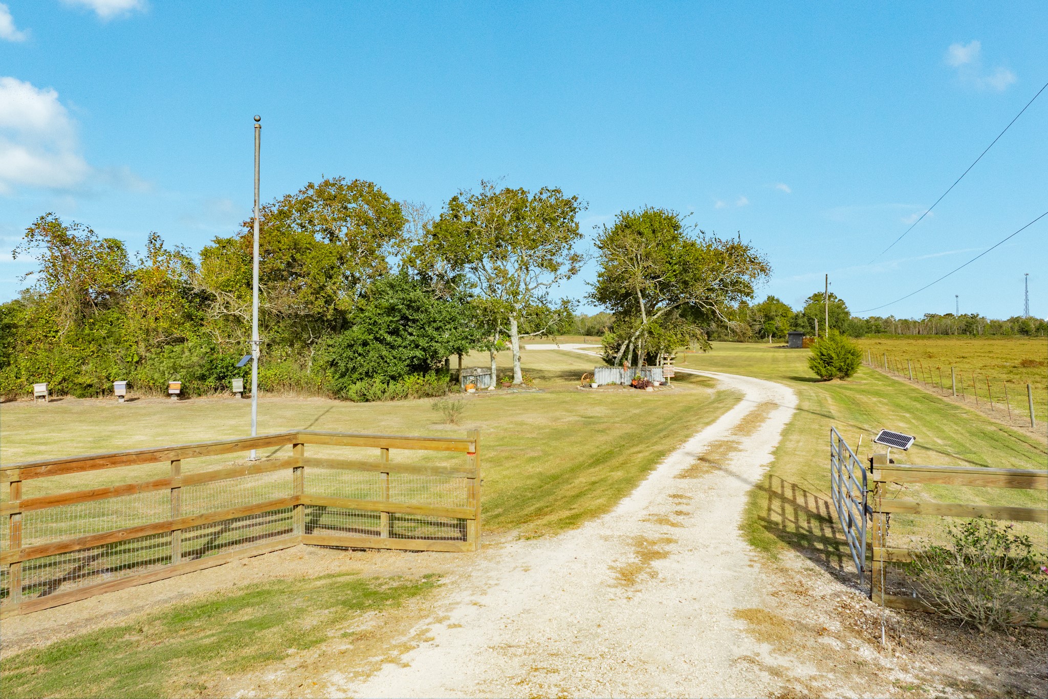 9120 County Road 196, Liverpool, TX 77577