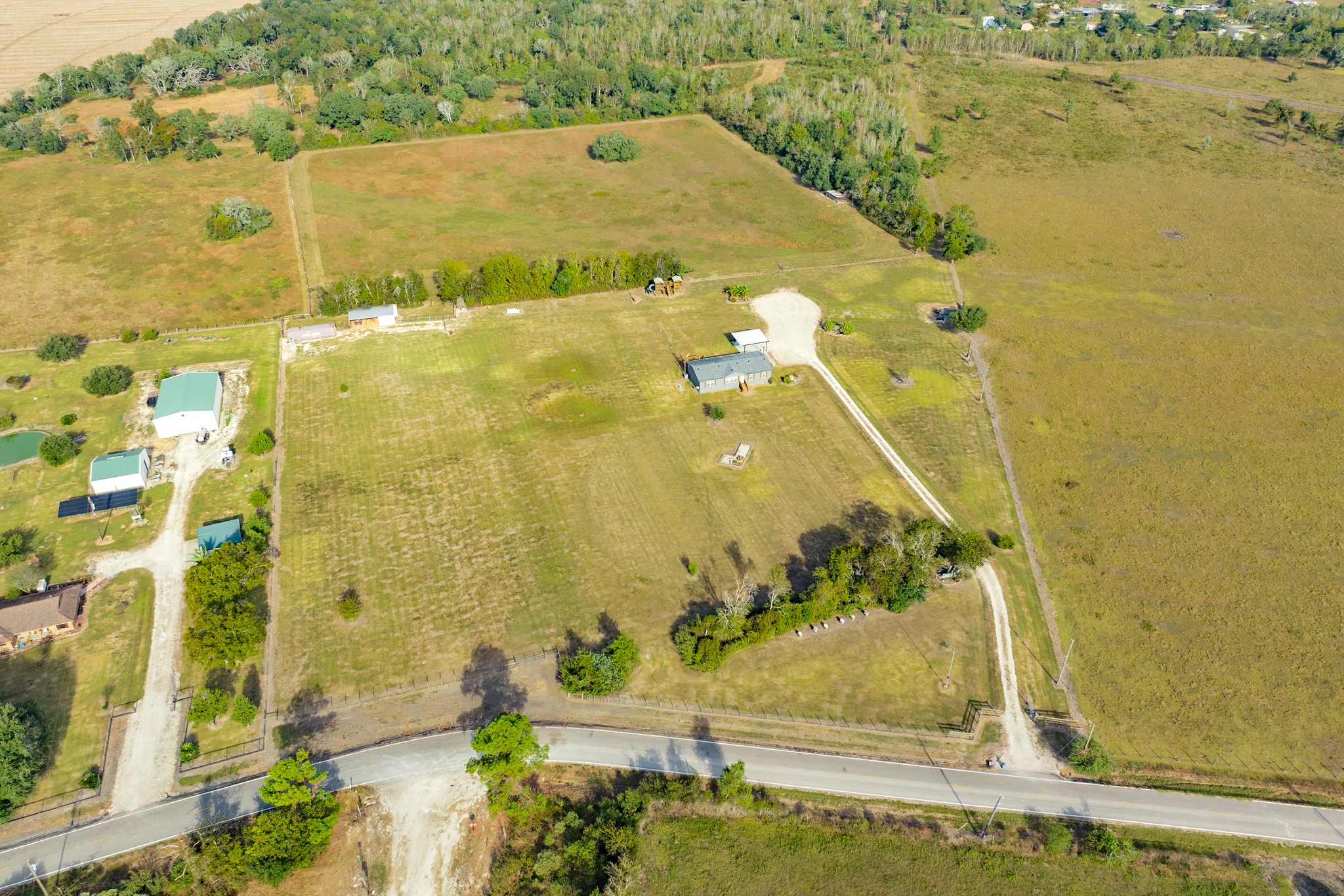 9120 County Road 196, Liverpool, TX 77577