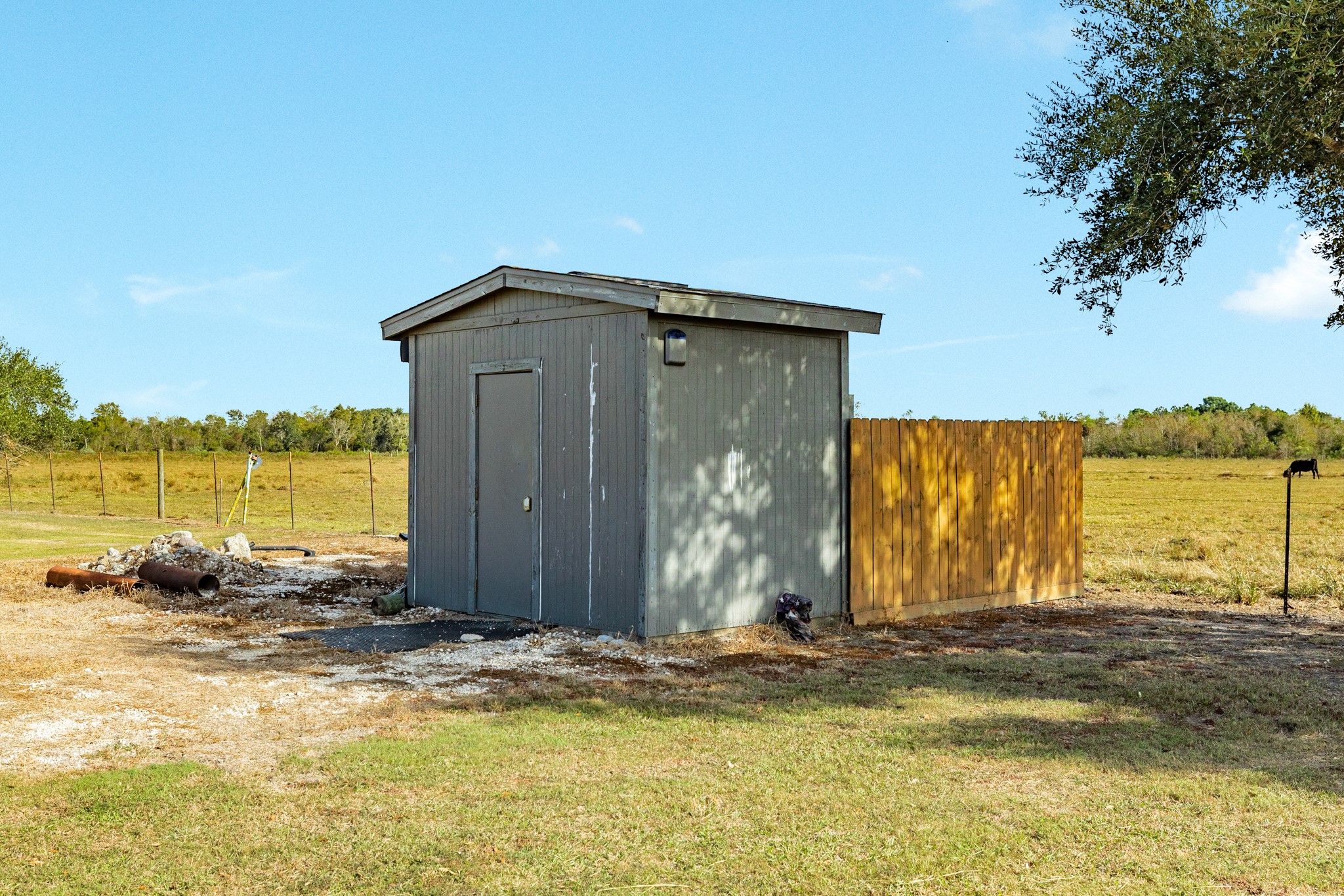 9120 County Road 196, Liverpool, TX 77577