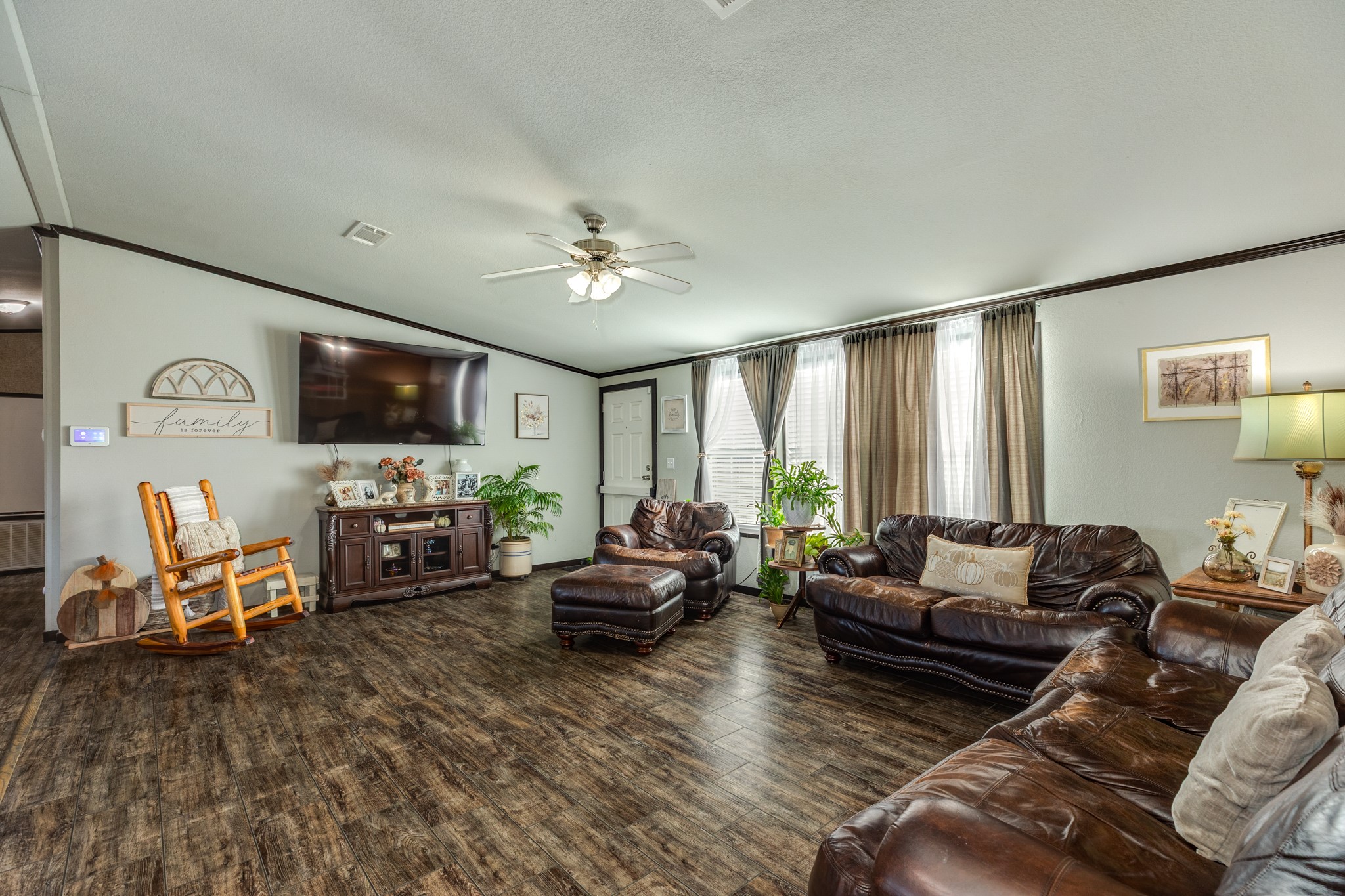 9120 County Road 196, Liverpool, TX 77577