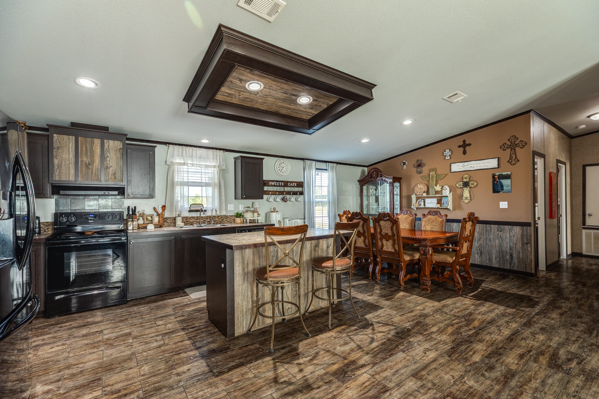 9120 County Road 196, Liverpool, TX 77577