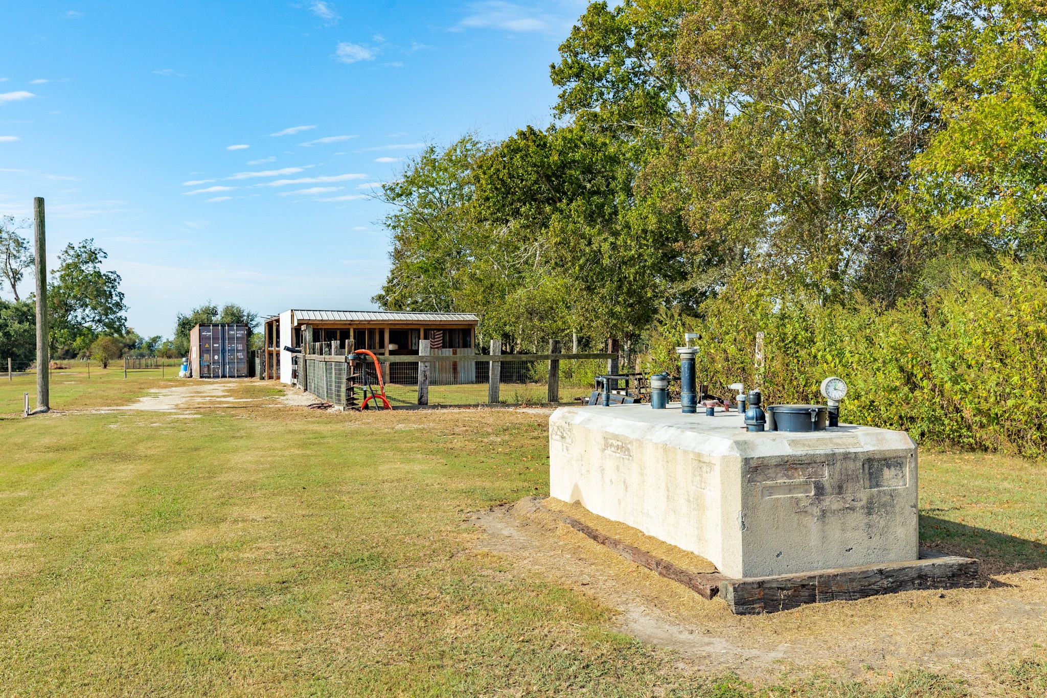 9120 County Road 196, Liverpool, TX 77577