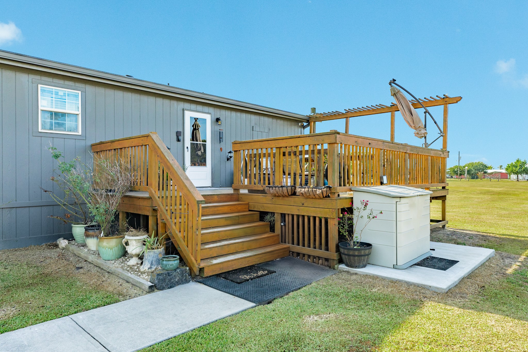 9120 County Road 196, Liverpool, TX 77577