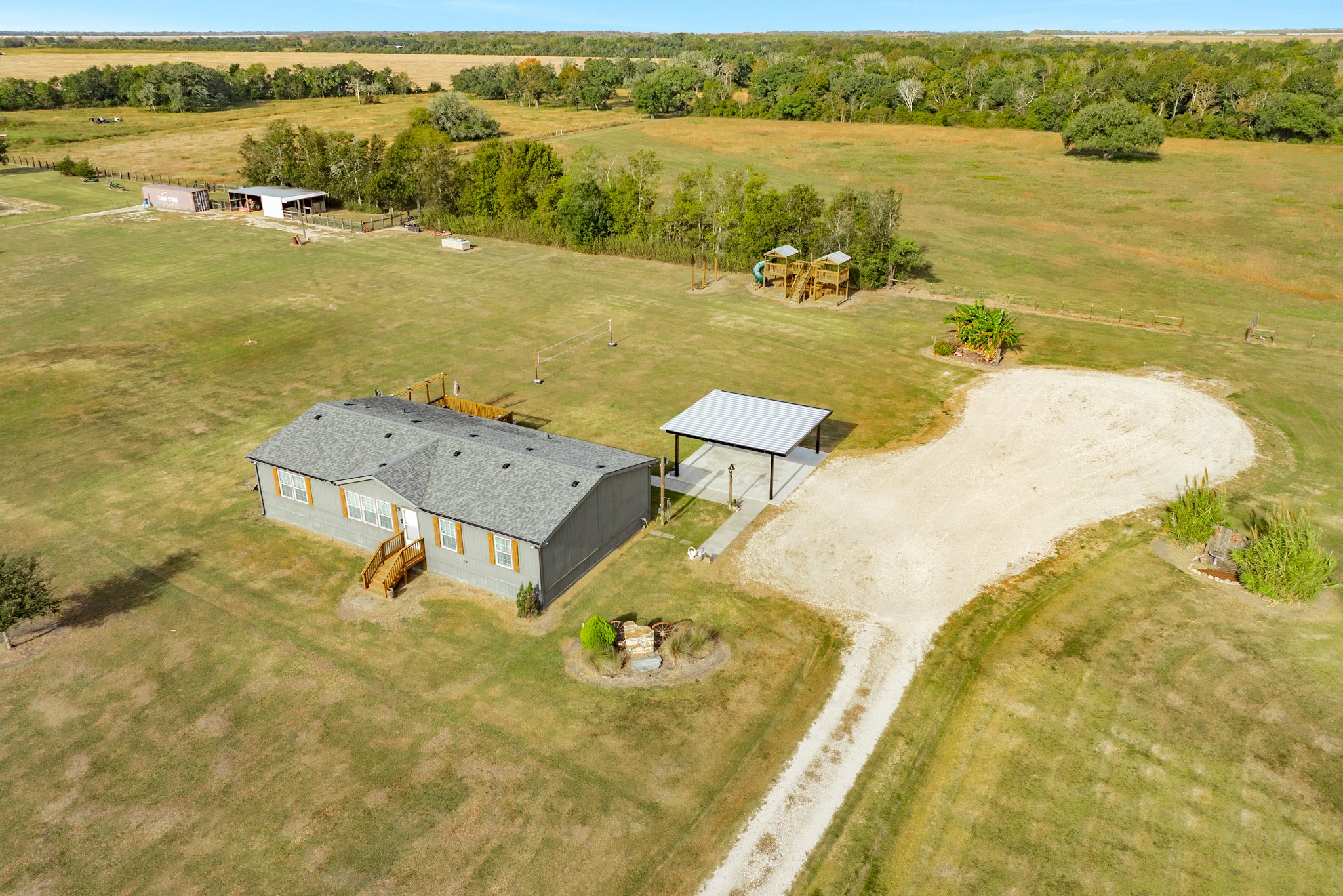 9120 County Road 196, Liverpool, TX 77577