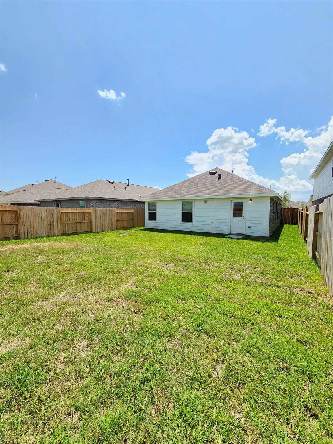9122 Burnet Fields Drive, Baytown, TX 77521