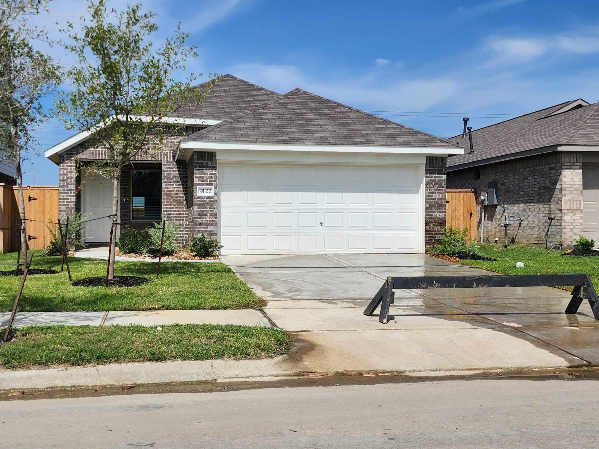 9122 Burnet Fields Drive, Baytown, TX 77521