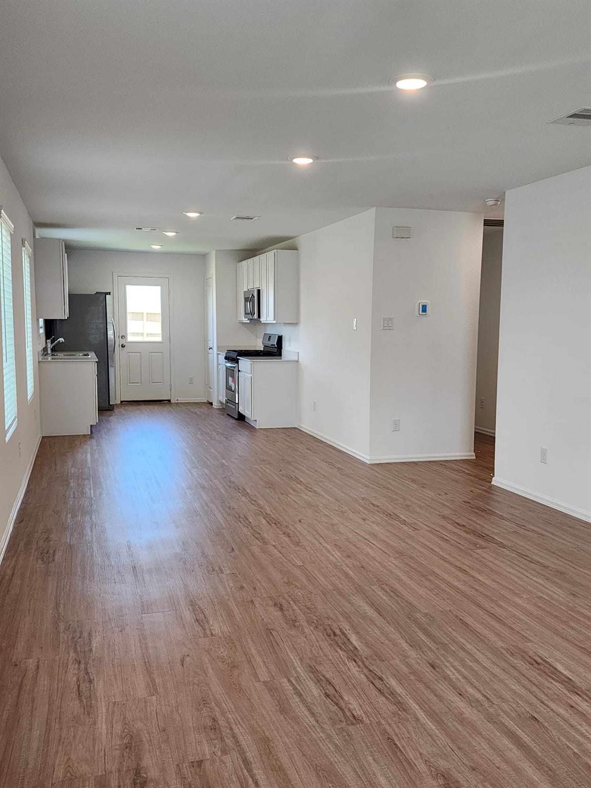 9122 Burnet Fields Drive, Baytown, TX 77521 9122 Burnet Fields Drive, Baytown, TX 77521