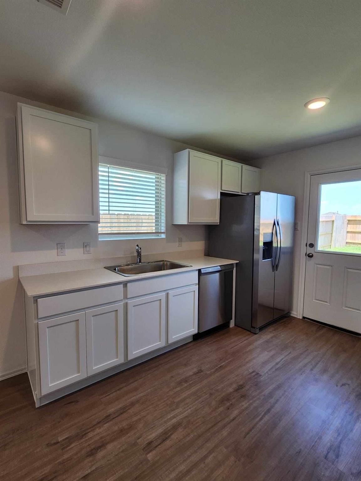 9122 Burnet Fields Drive, Baytown, TX 77521 9122 Burnet Fields Drive, Baytown, TX 77521