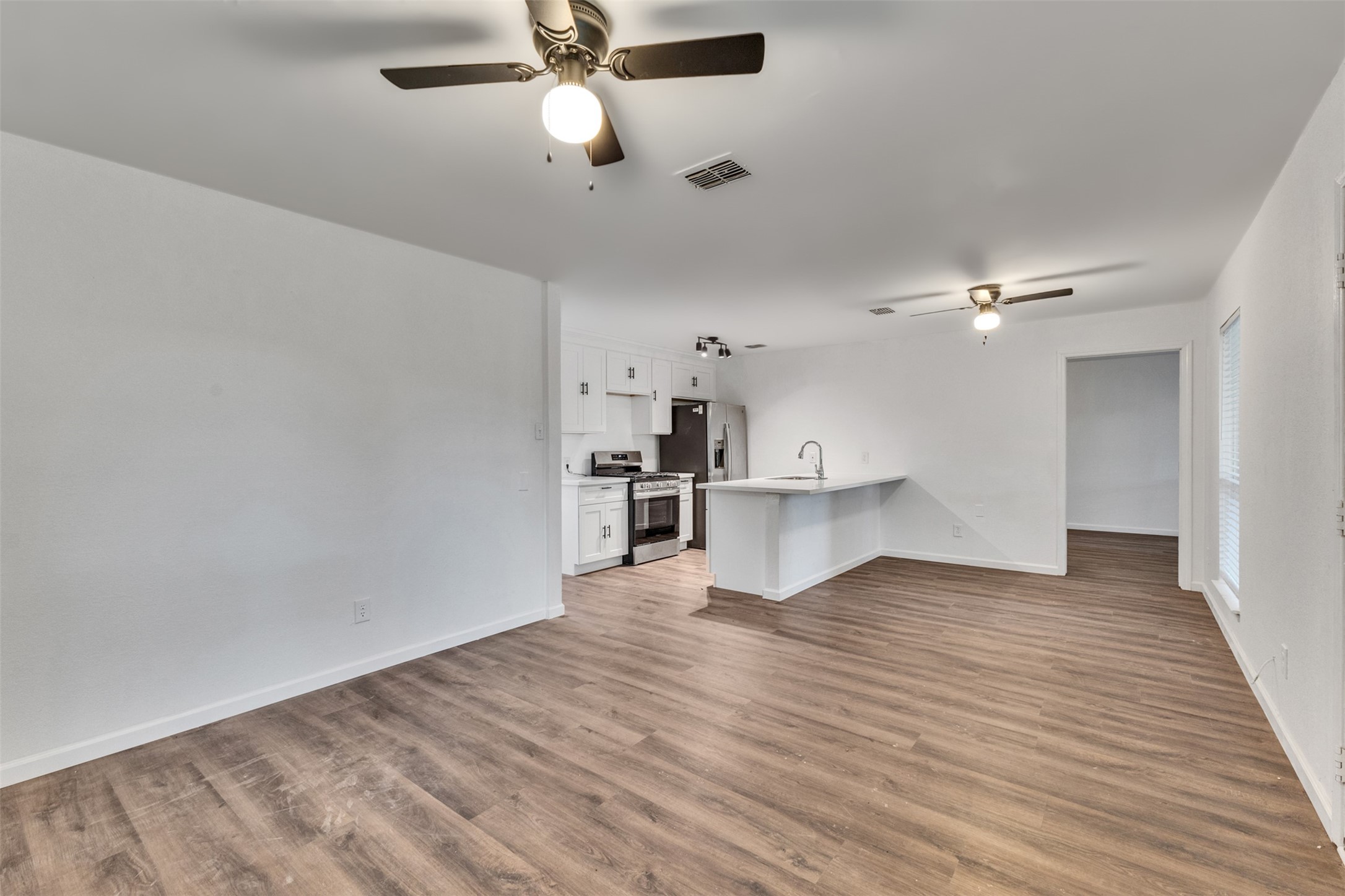 4926 Dollar Reef Drive, Bacliff, TX 77518