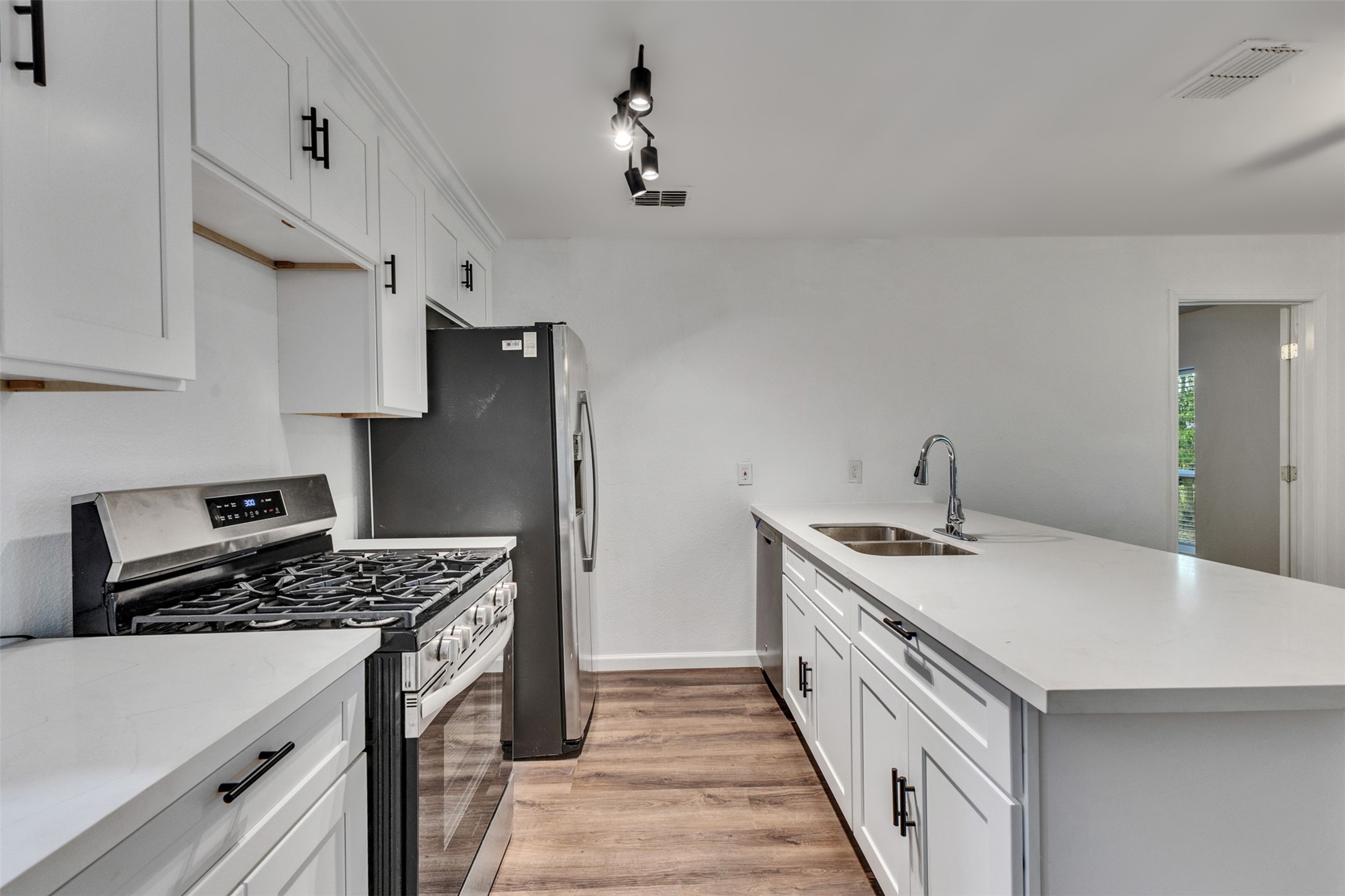 4926 Dollar Reef Drive, Bacliff, TX 77518
