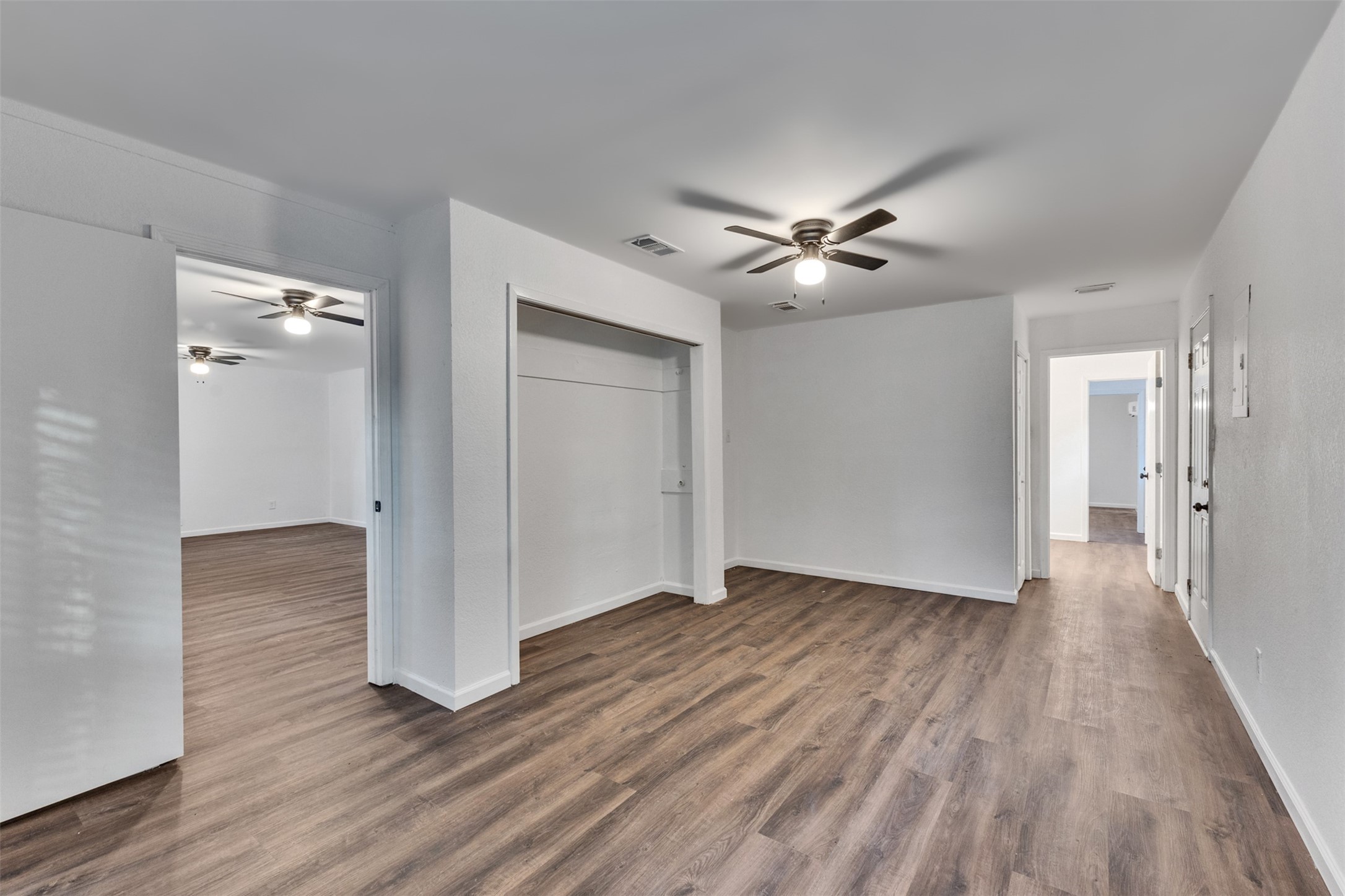 4926 Dollar Reef Drive, Bacliff, TX 77518