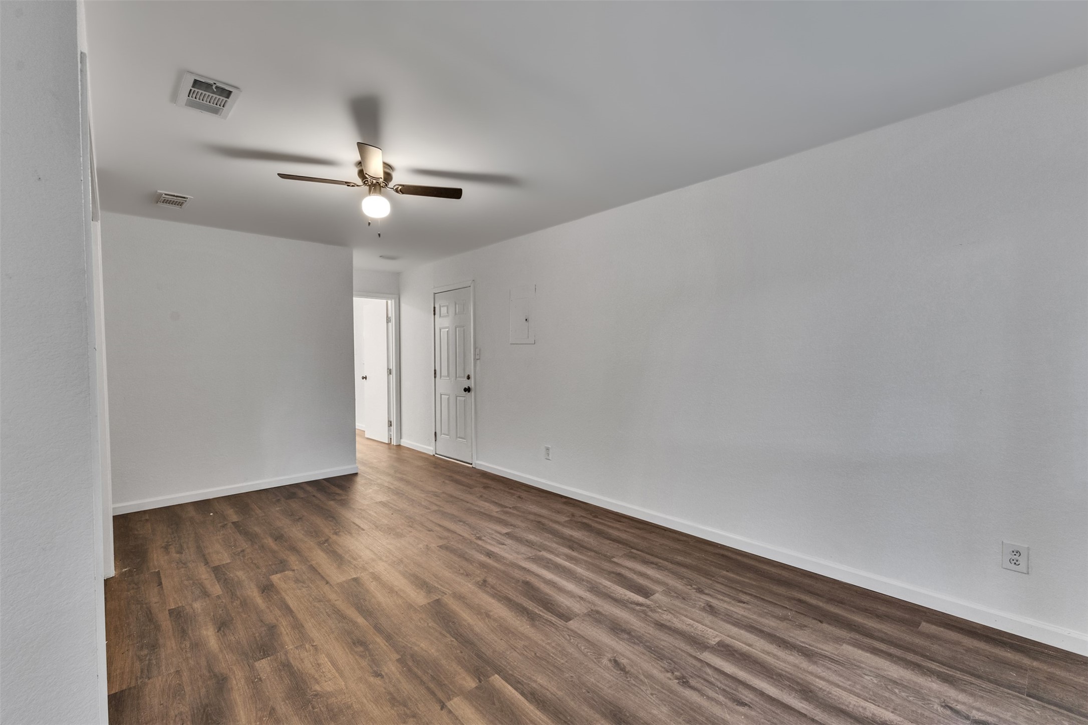 4926 Dollar Reef Drive, Bacliff, TX 77518