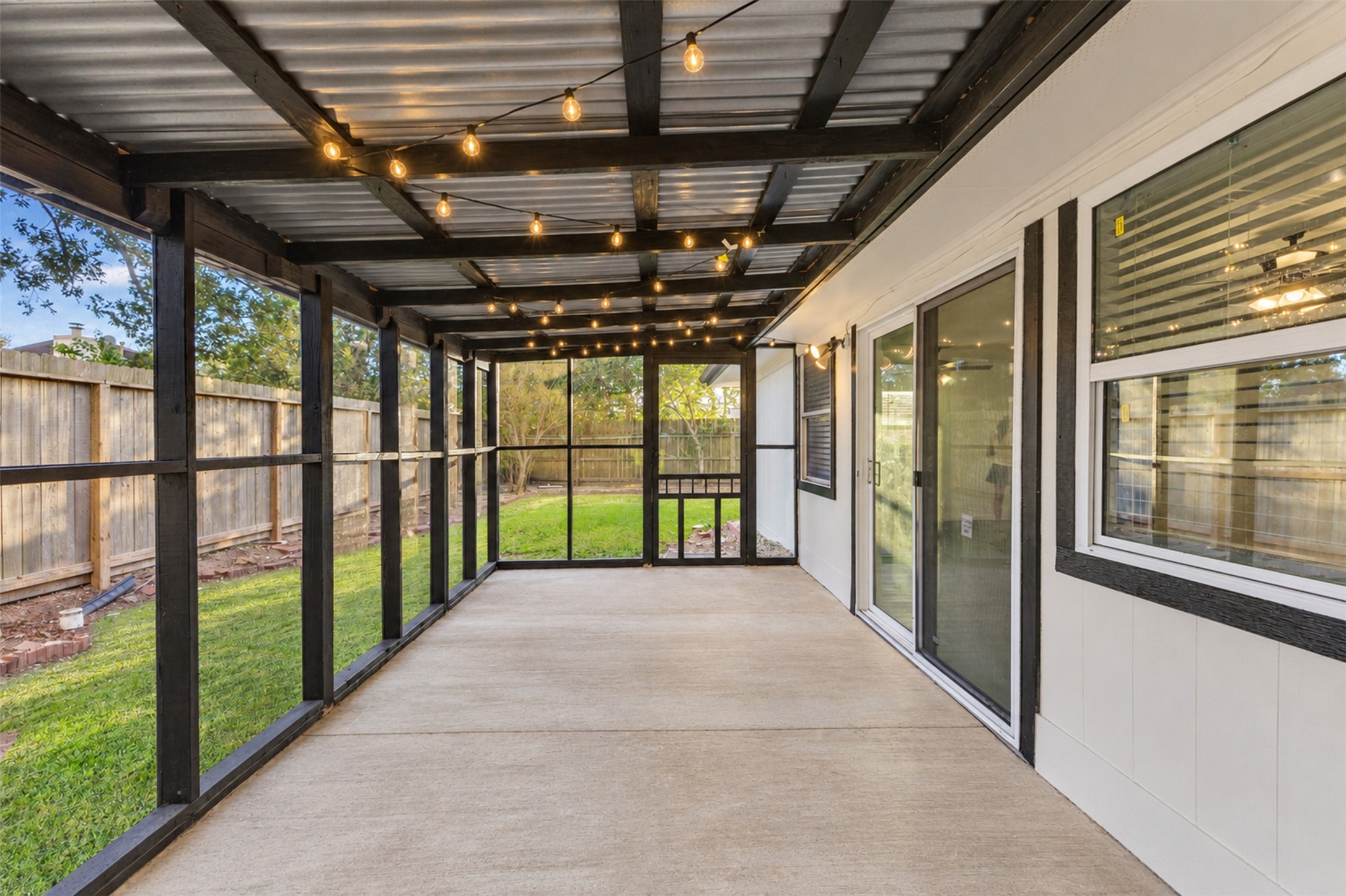 4926 Dollar Reef Drive, Bacliff, TX 77518