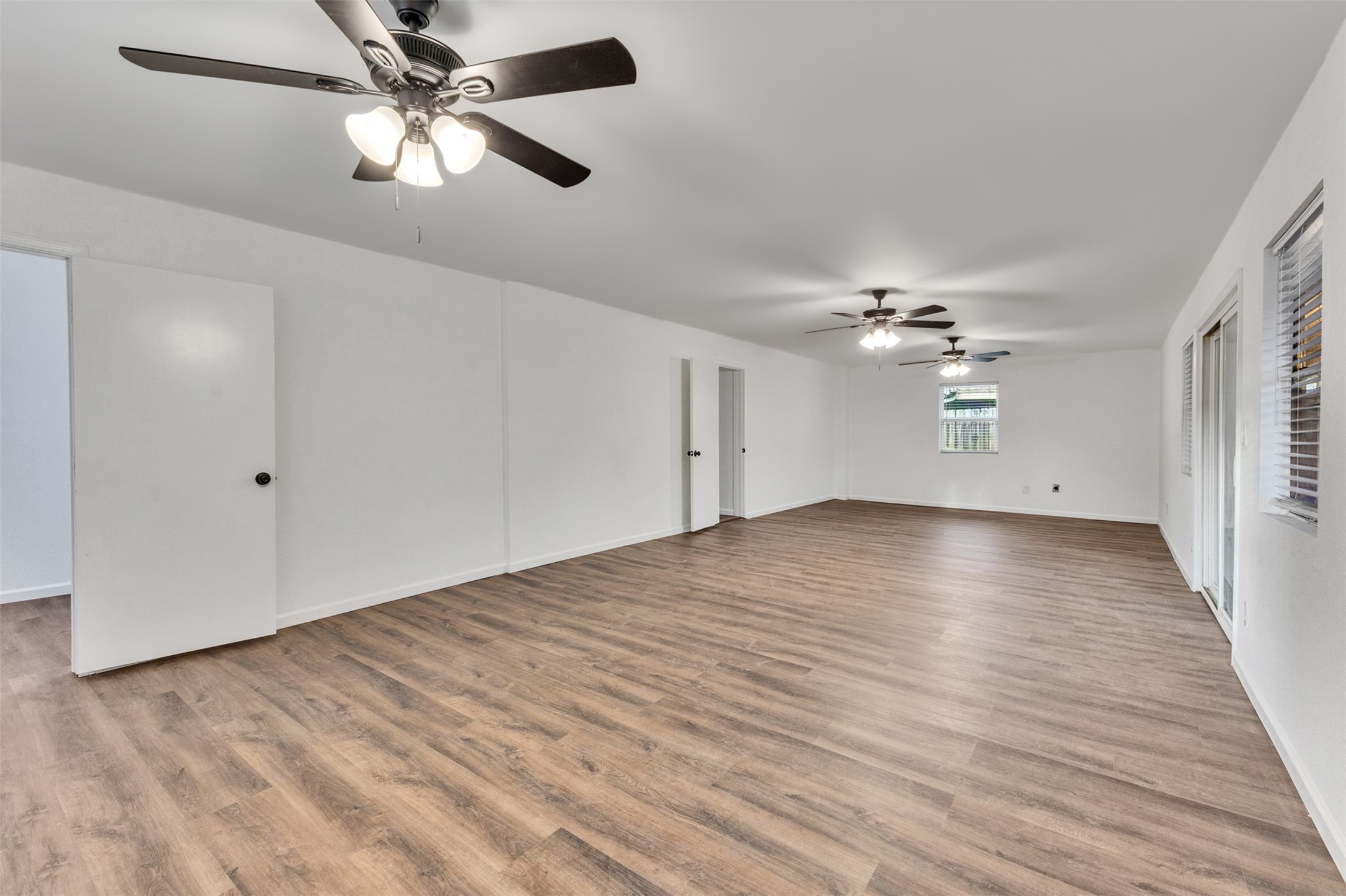 4926 Dollar Reef Drive, Bacliff, TX 77518