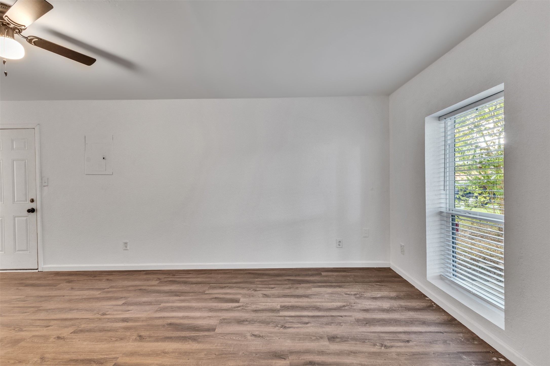 4926 Dollar Reef Drive, Bacliff, TX 77518