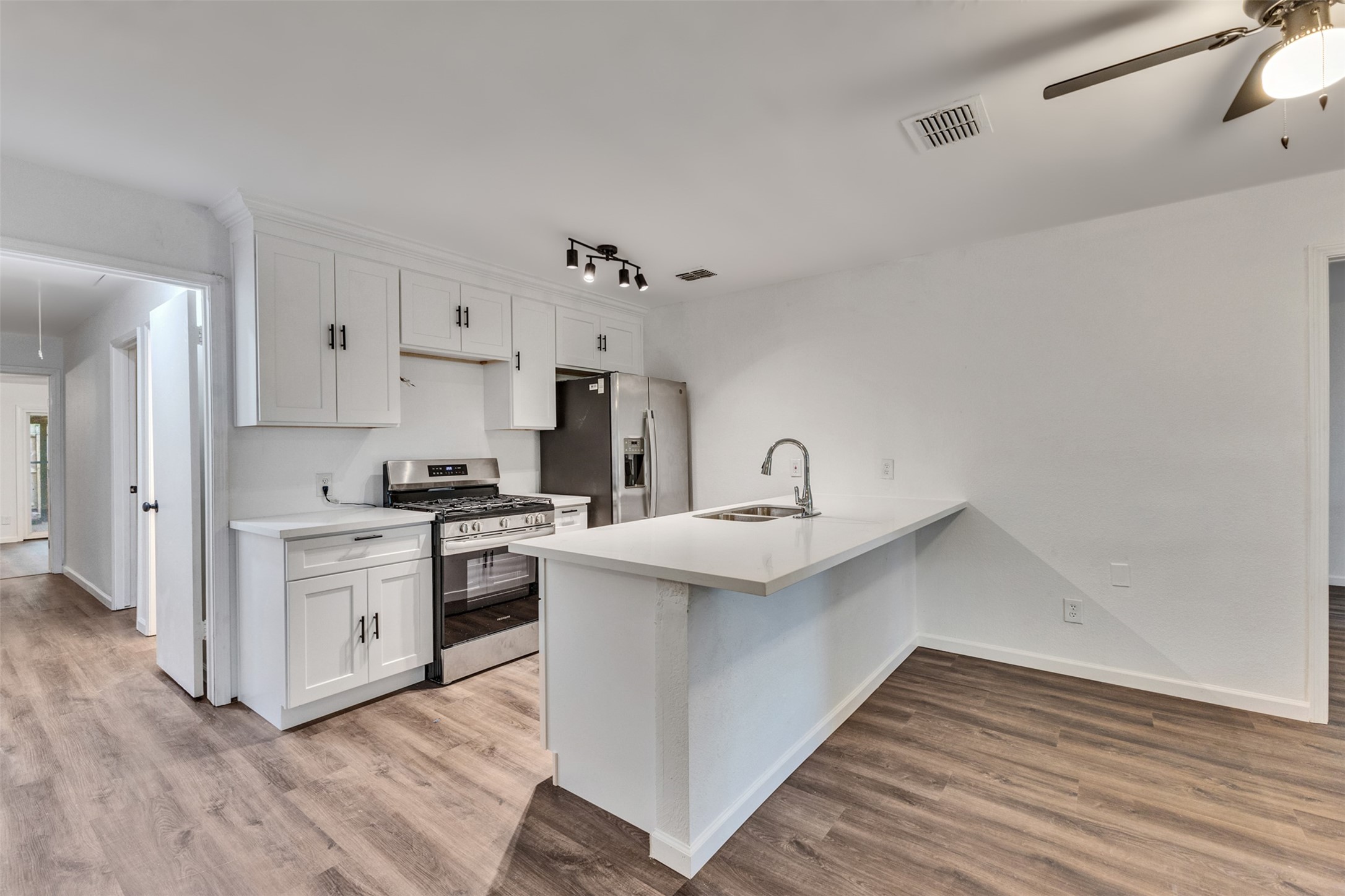 4926 Dollar Reef Drive, Bacliff, TX 77518