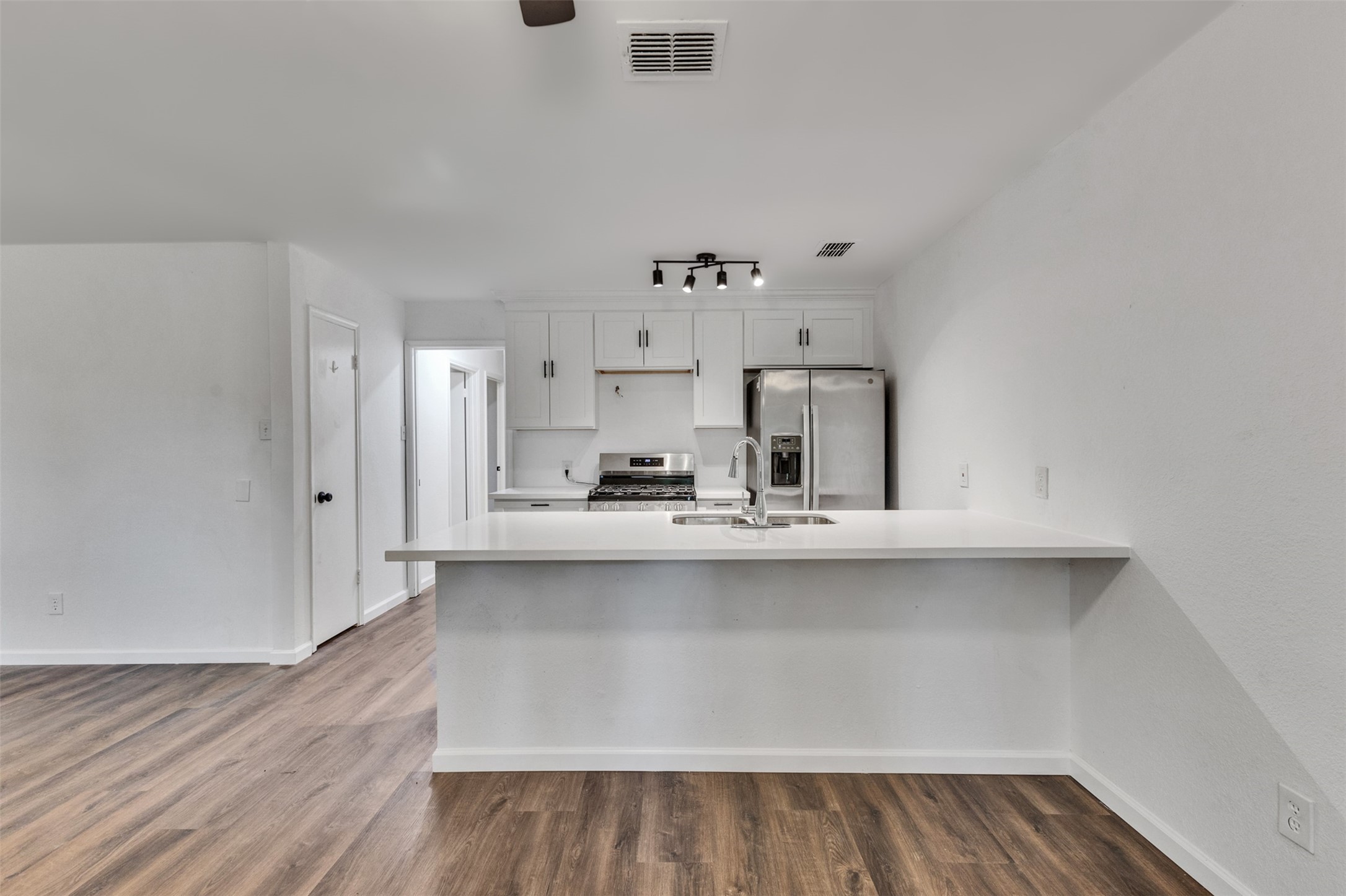 4926 Dollar Reef Drive, Bacliff, TX 77518