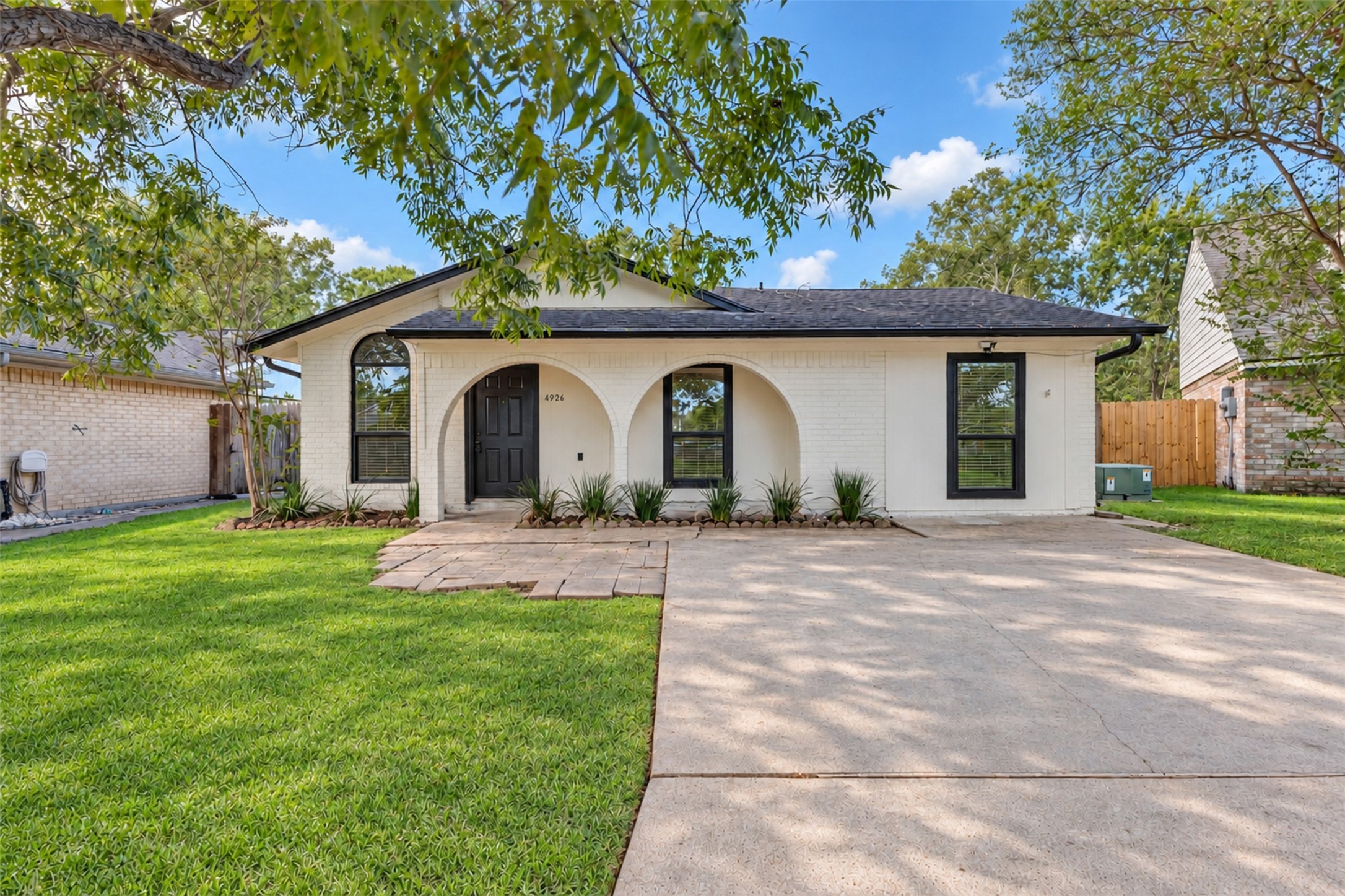 4926 Dollar Reef Drive, Bacliff, TX 77518