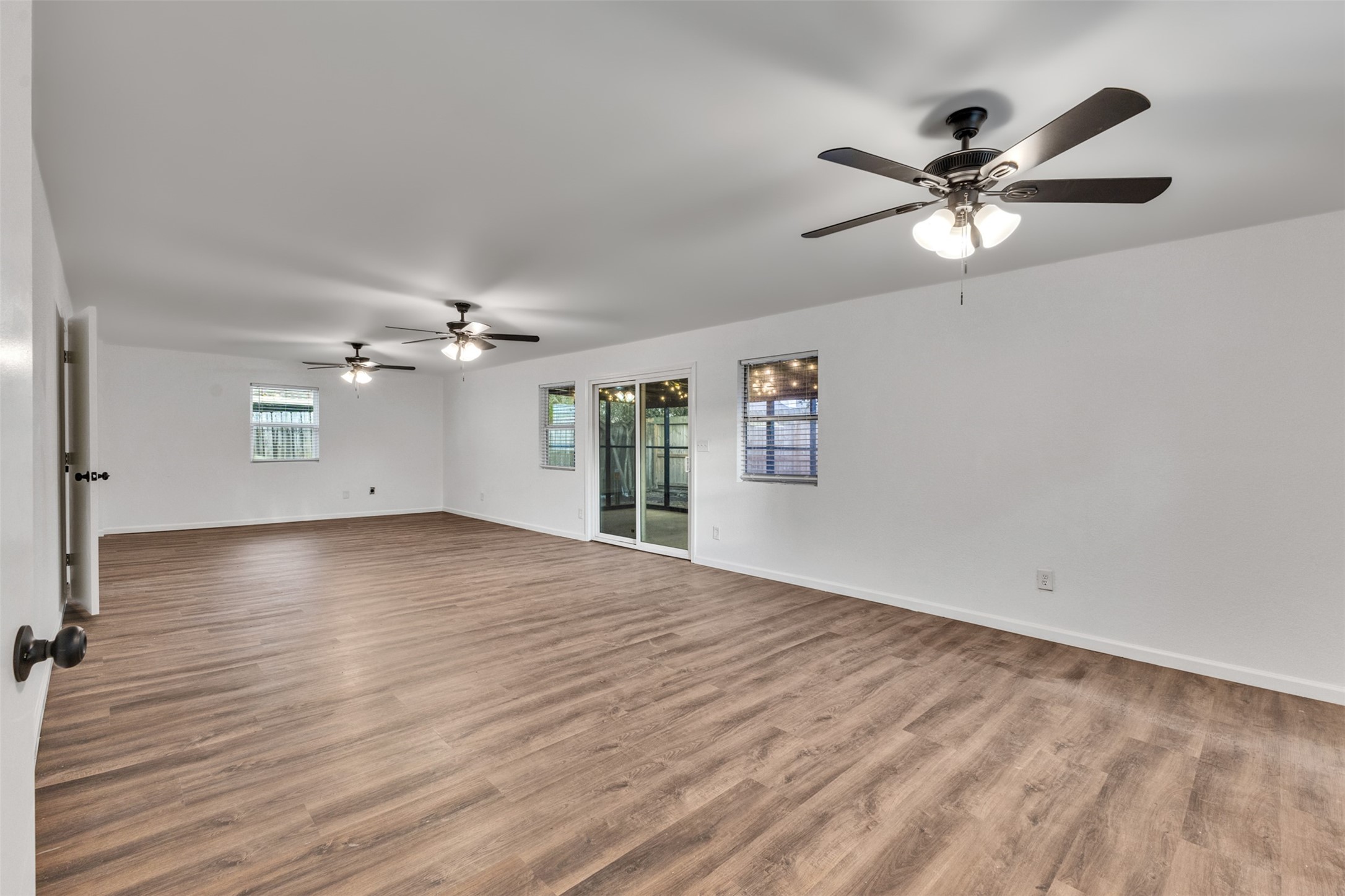 4926 Dollar Reef Drive, Bacliff, TX 77518