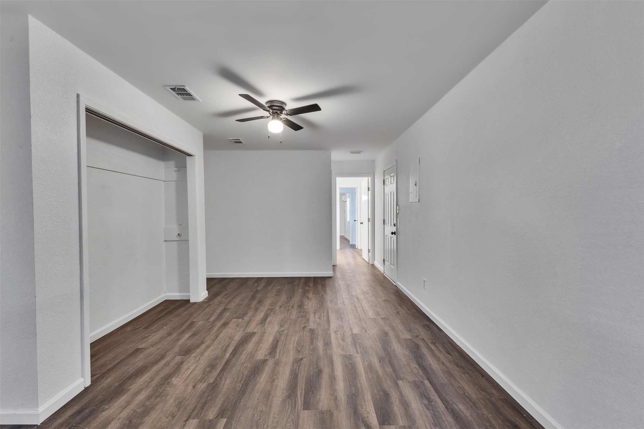 4926 Dollar Reef Drive, Bacliff, TX 77518