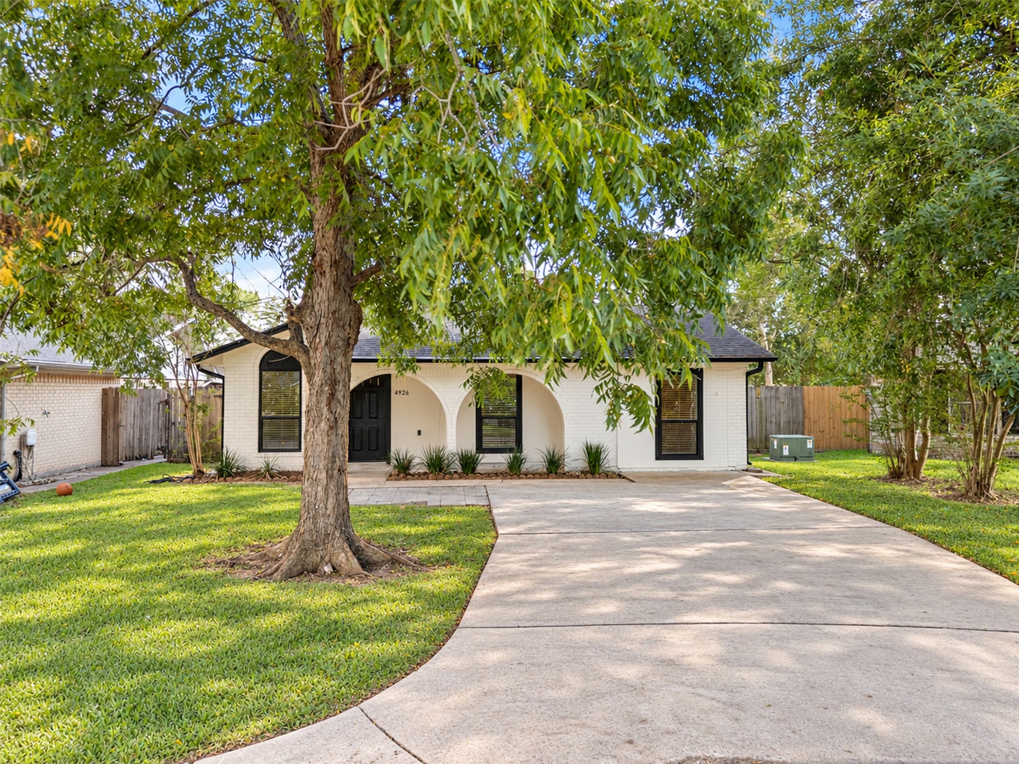 4926 Dollar Reef Drive, Bacliff, TX 77518