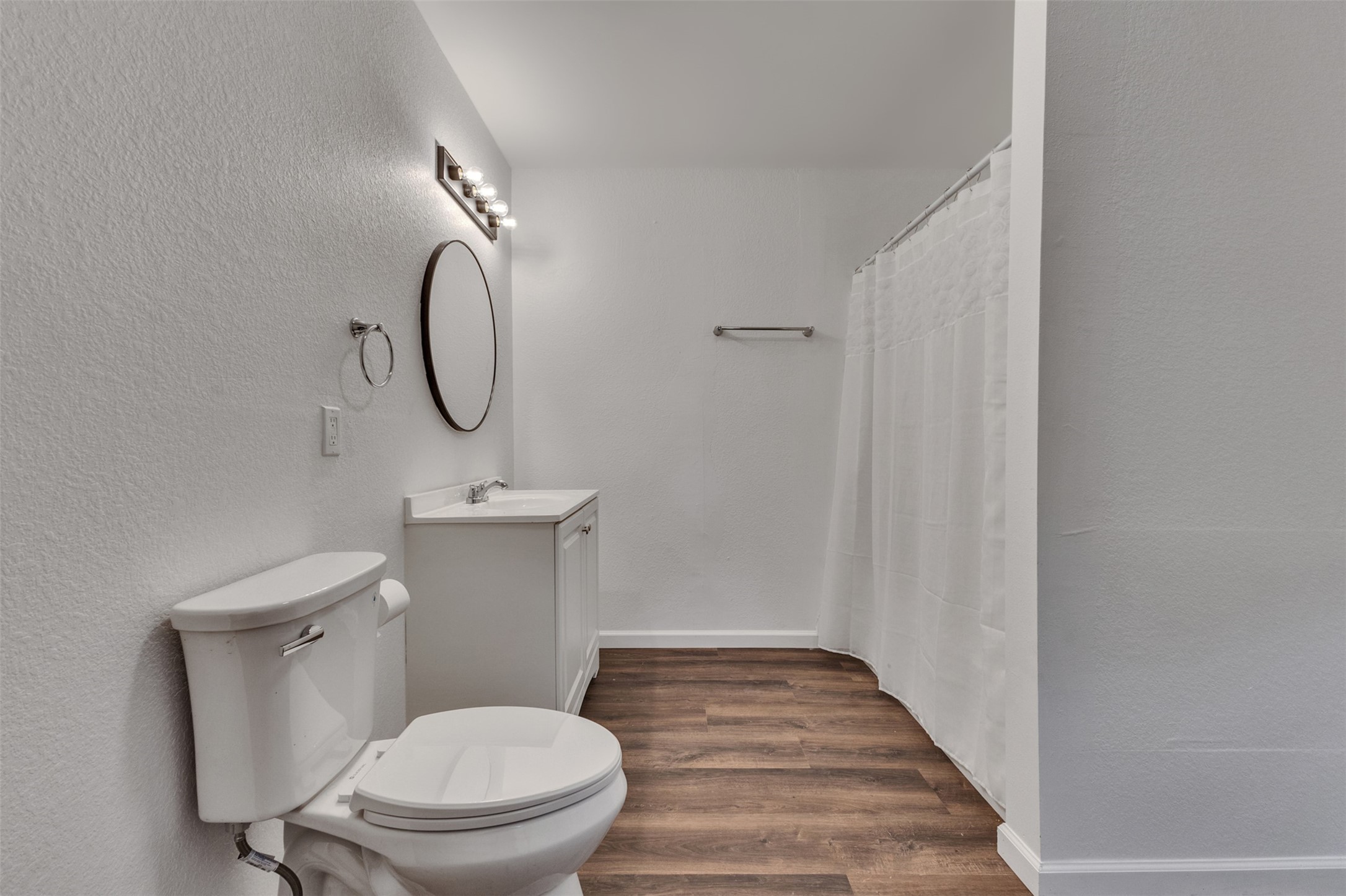 4926 Dollar Reef Drive, Bacliff, TX 77518