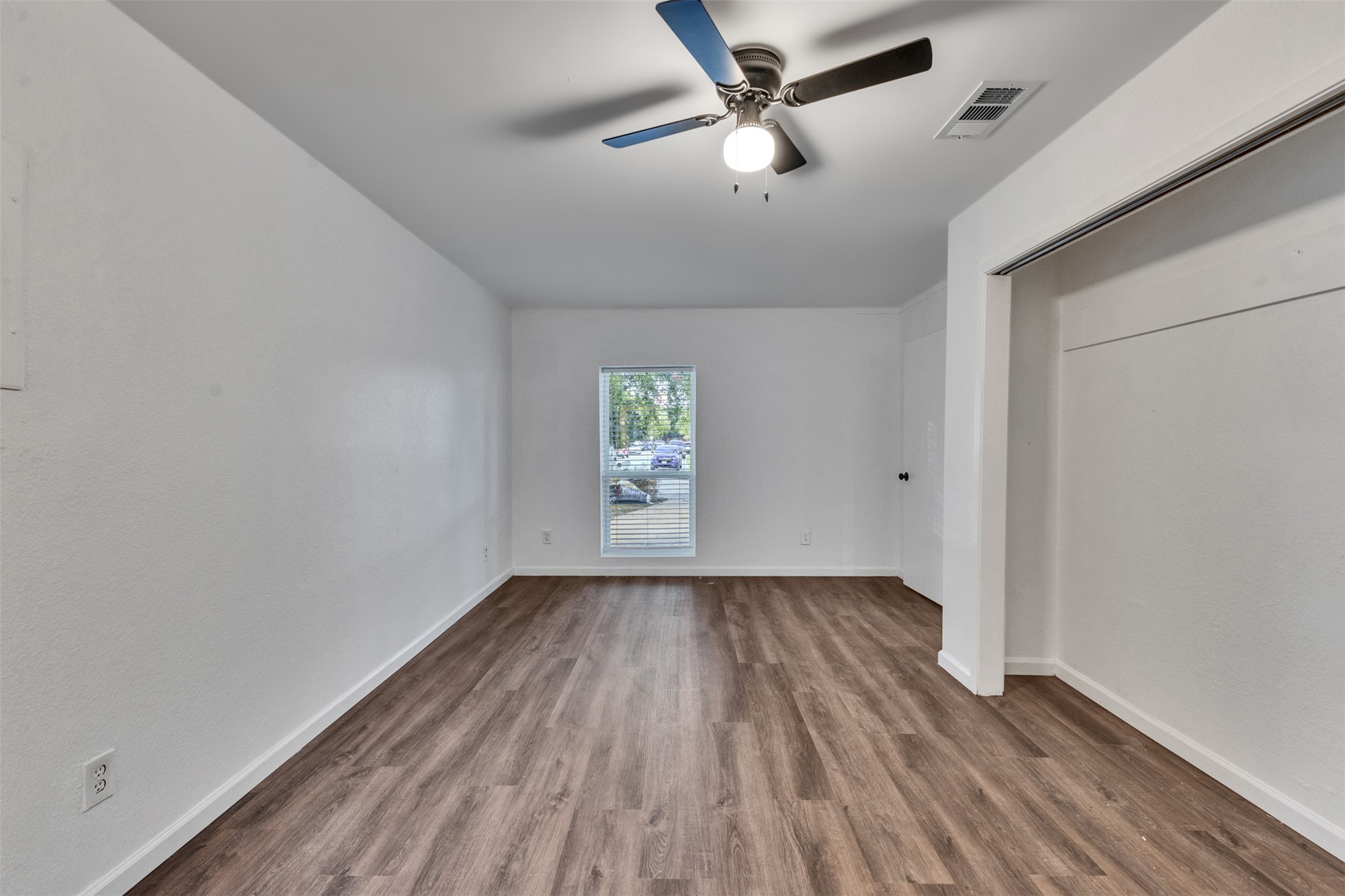 4926 Dollar Reef Drive, Bacliff, TX 77518