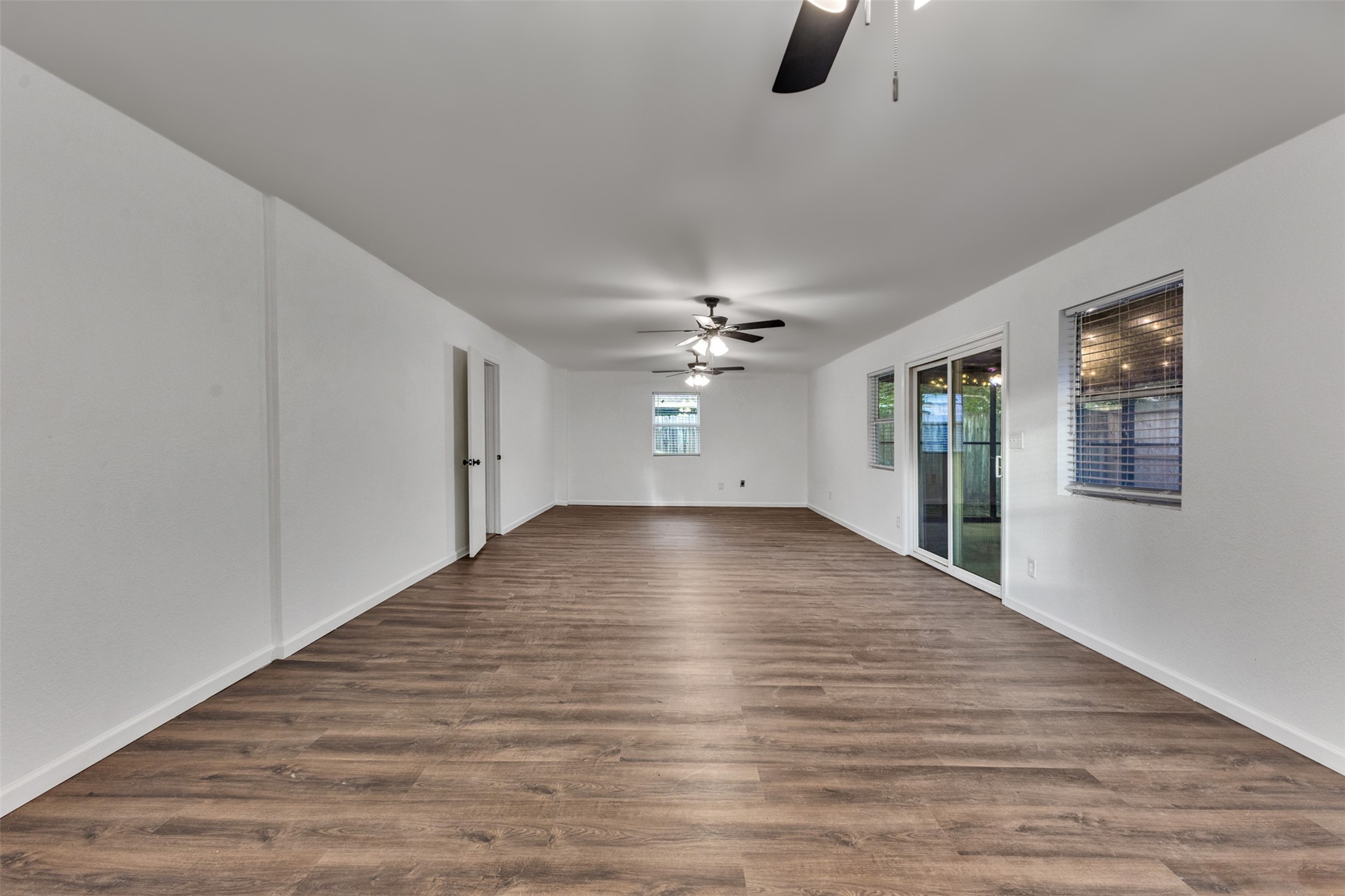 4926 Dollar Reef Drive, Bacliff, TX 77518