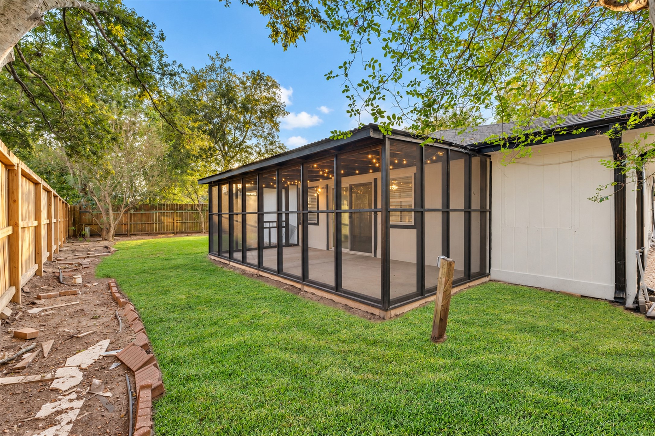 4926 Dollar Reef Drive, Bacliff, TX 77518