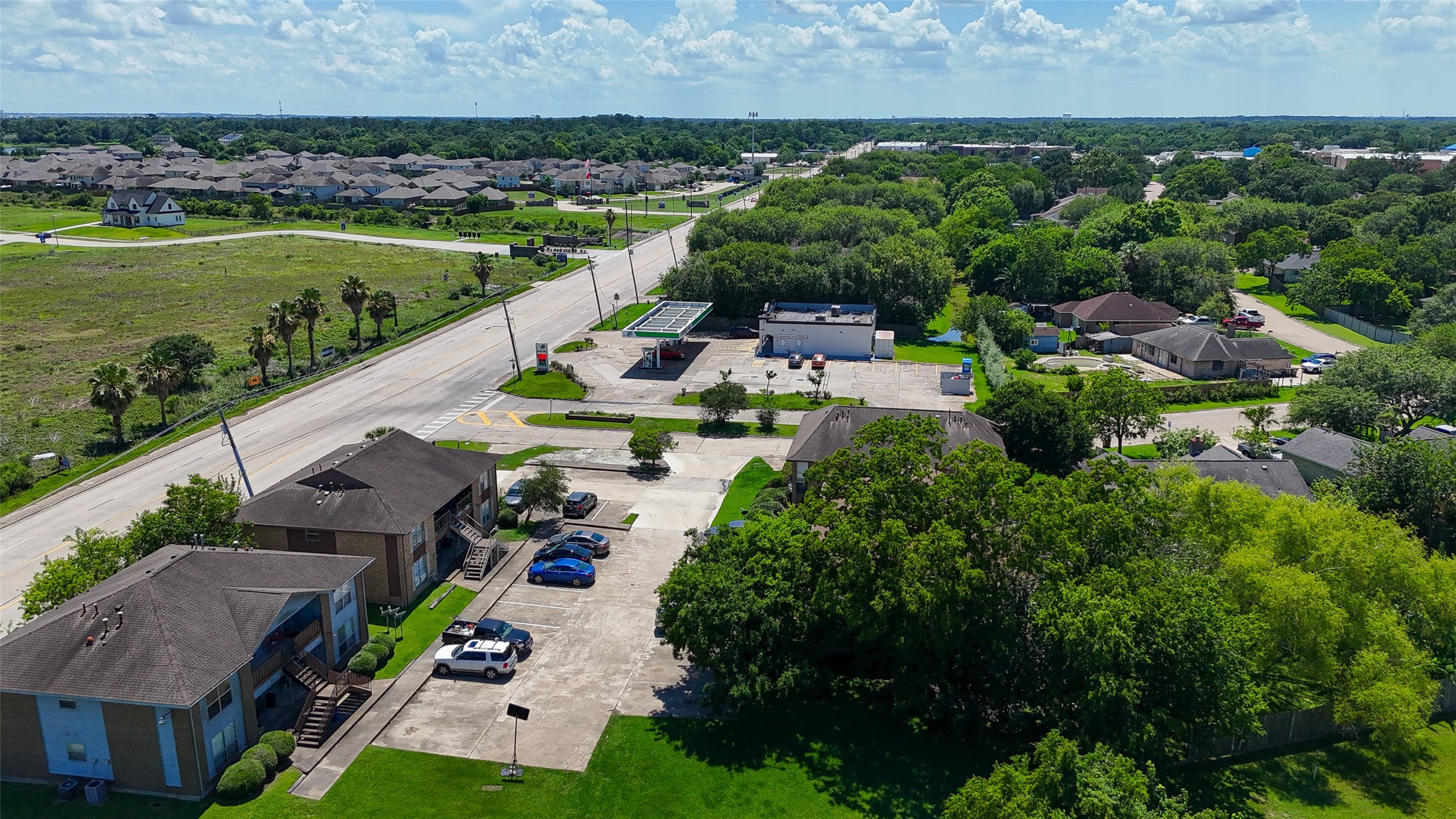 4029 Briar Hollow Drive, Dickinson, TX 77539