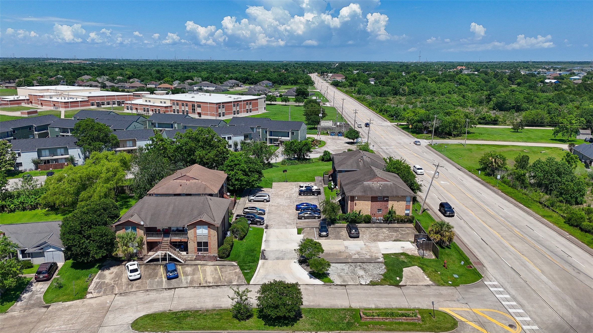 4029 Briar Hollow Drive, Dickinson, TX 77539