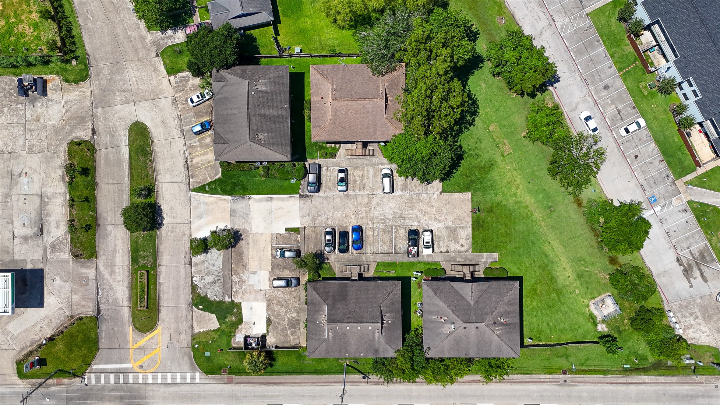 4029 Briar Hollow Drive, Dickinson, TX 77539