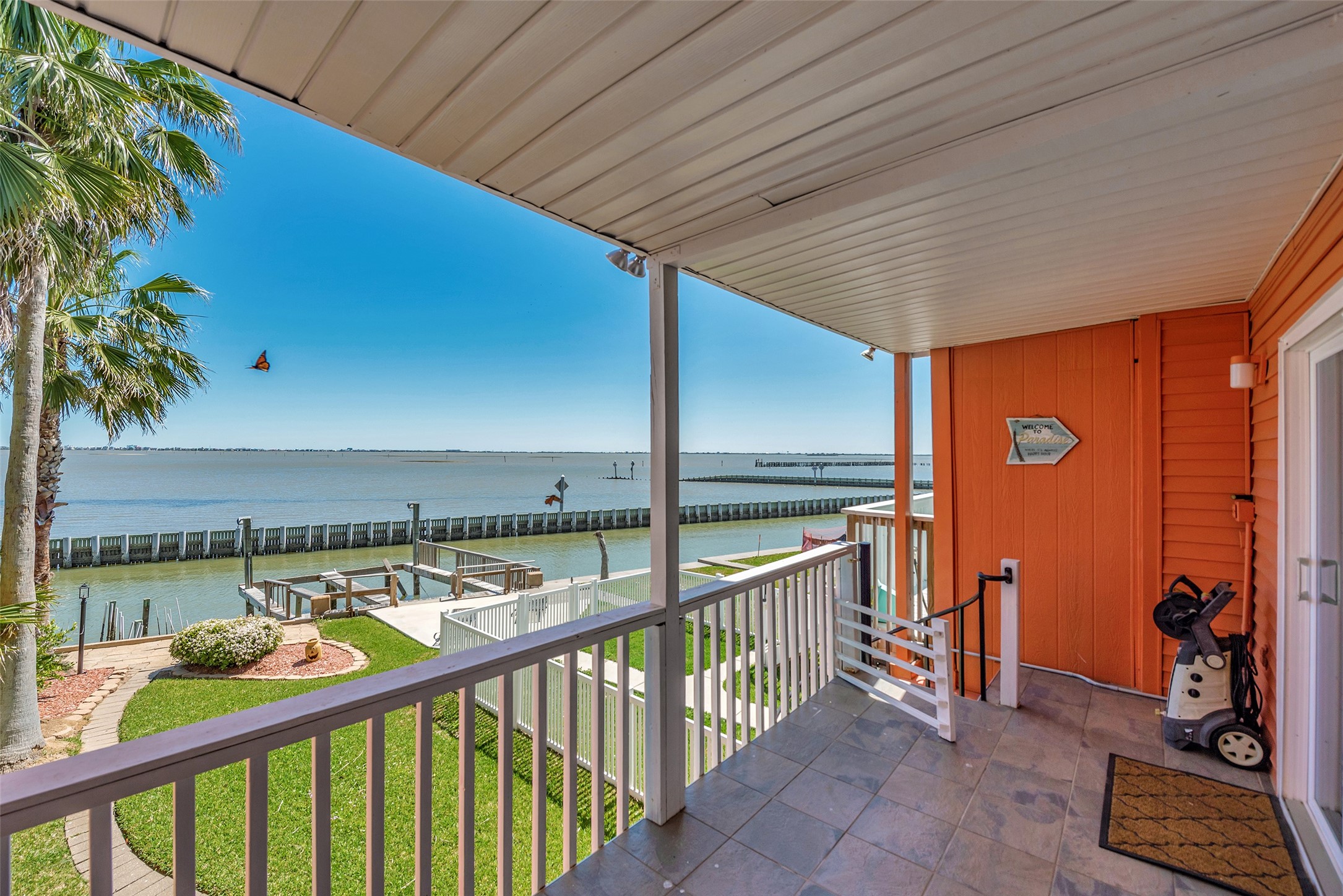 3 Tiki Circle, Tiki Island, TX 77554
