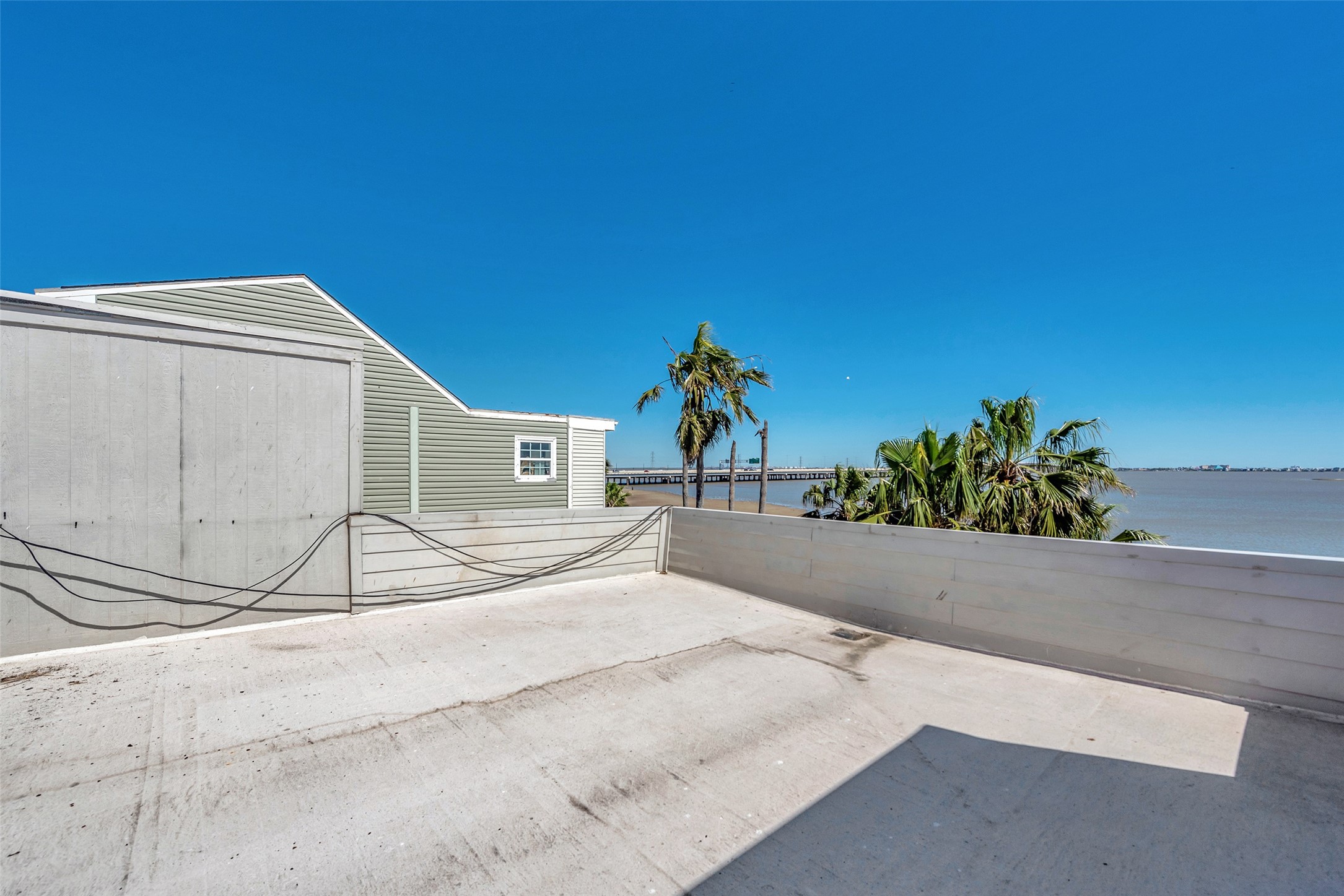 3 Tiki Circle, Tiki Island, TX 77554