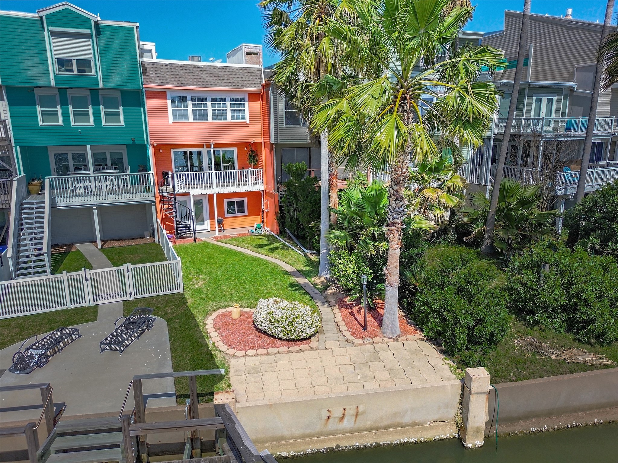 3 Tiki Circle, Tiki Island, TX 77554