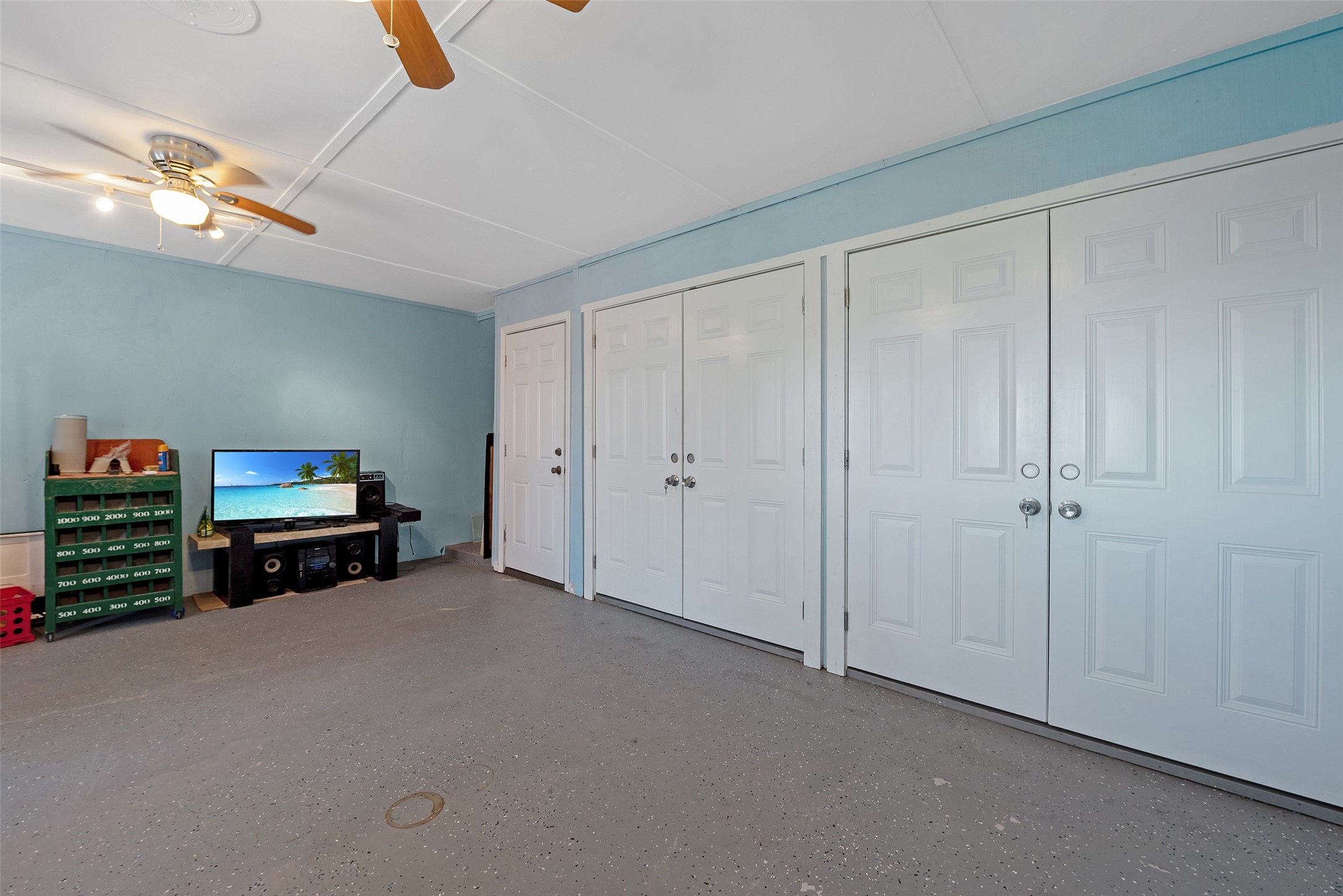 3 Tiki Circle, Tiki Island, TX 77554