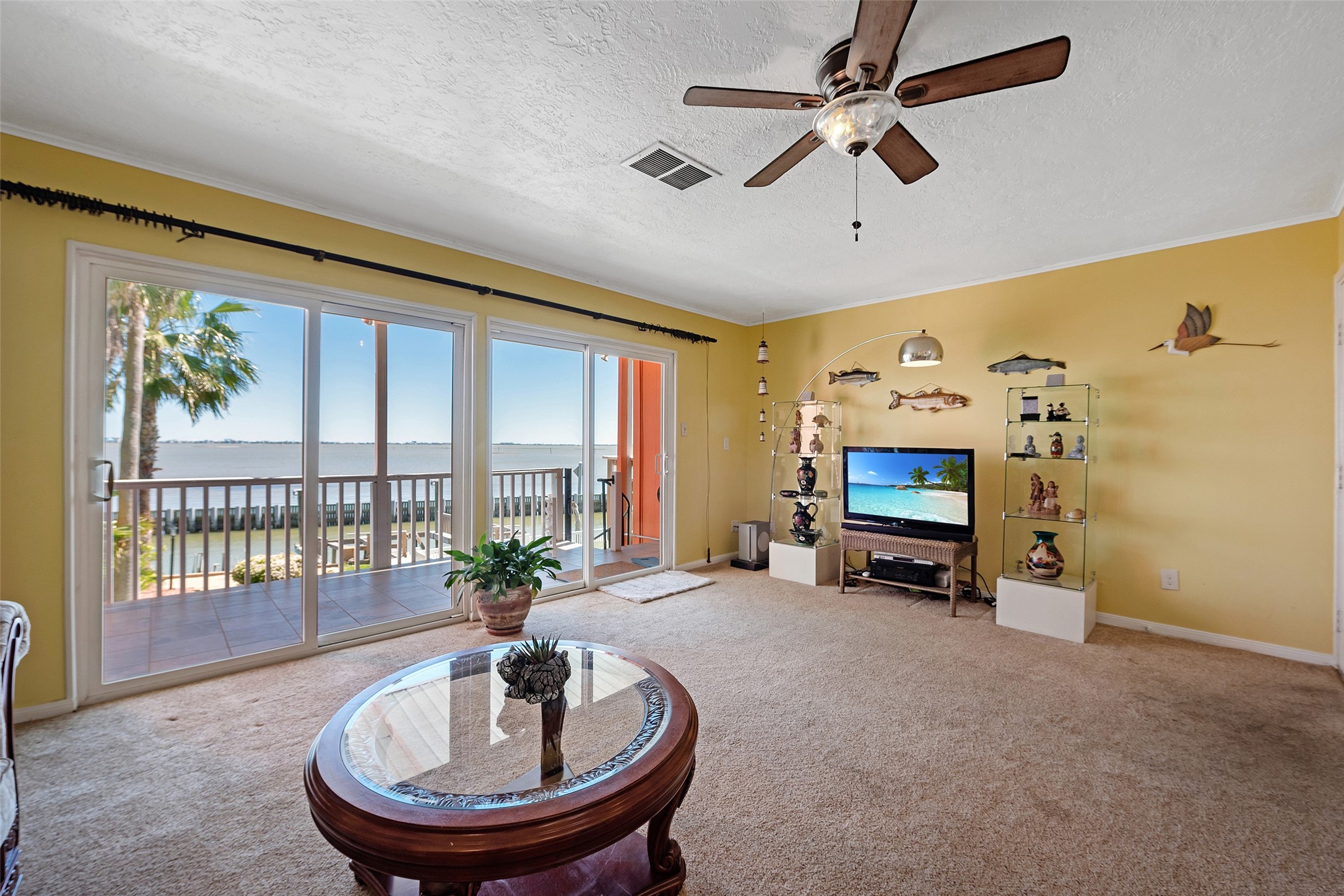 3 Tiki Circle, Tiki Island, TX 77554