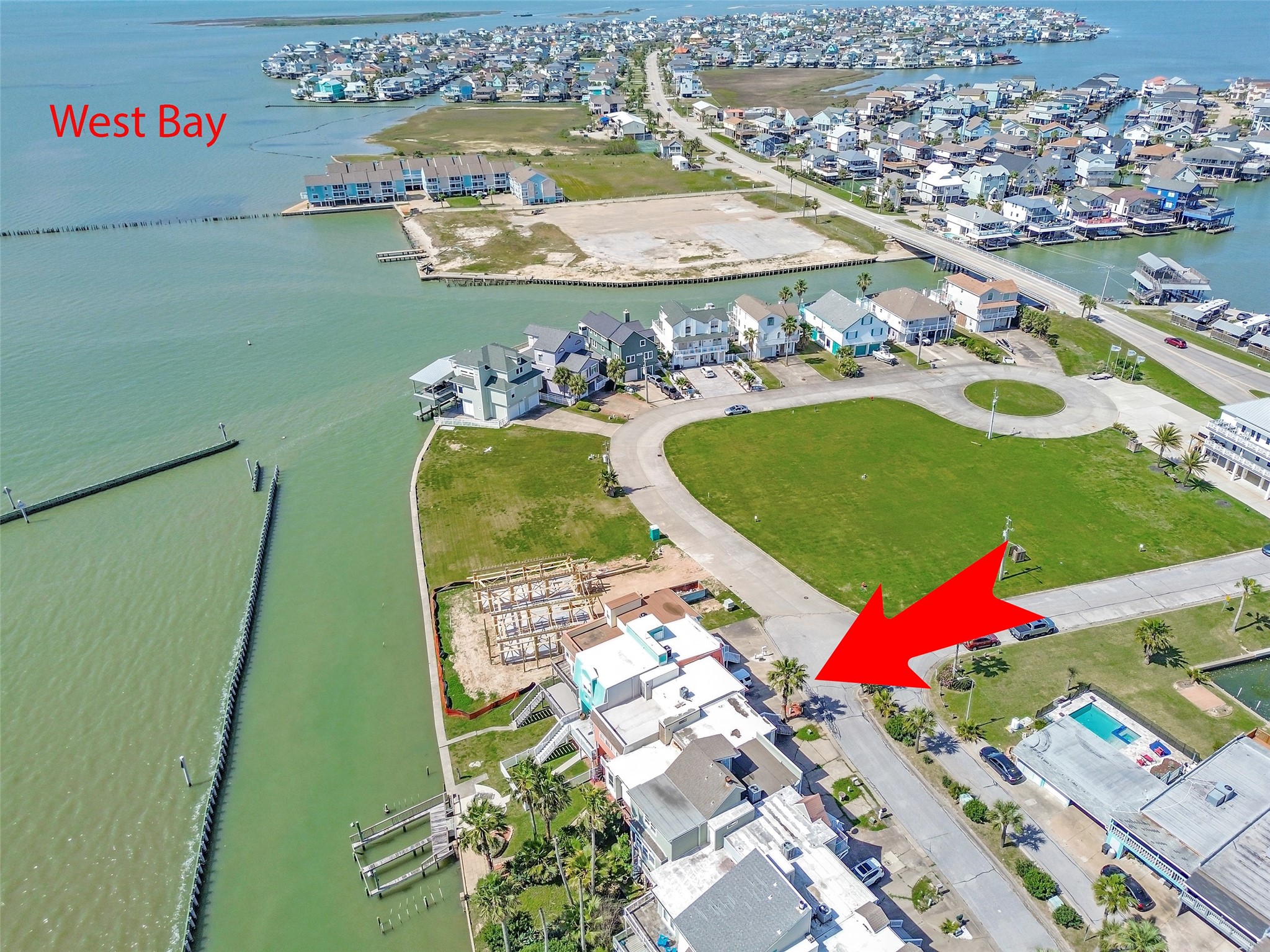 3 Tiki Circle, Tiki Island, TX 77554