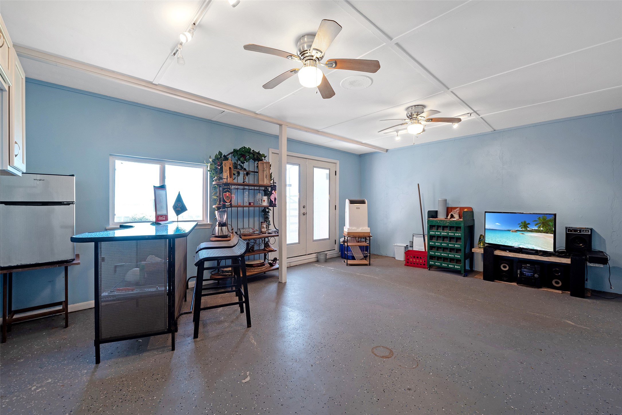 3 Tiki Circle, Tiki Island, TX 77554