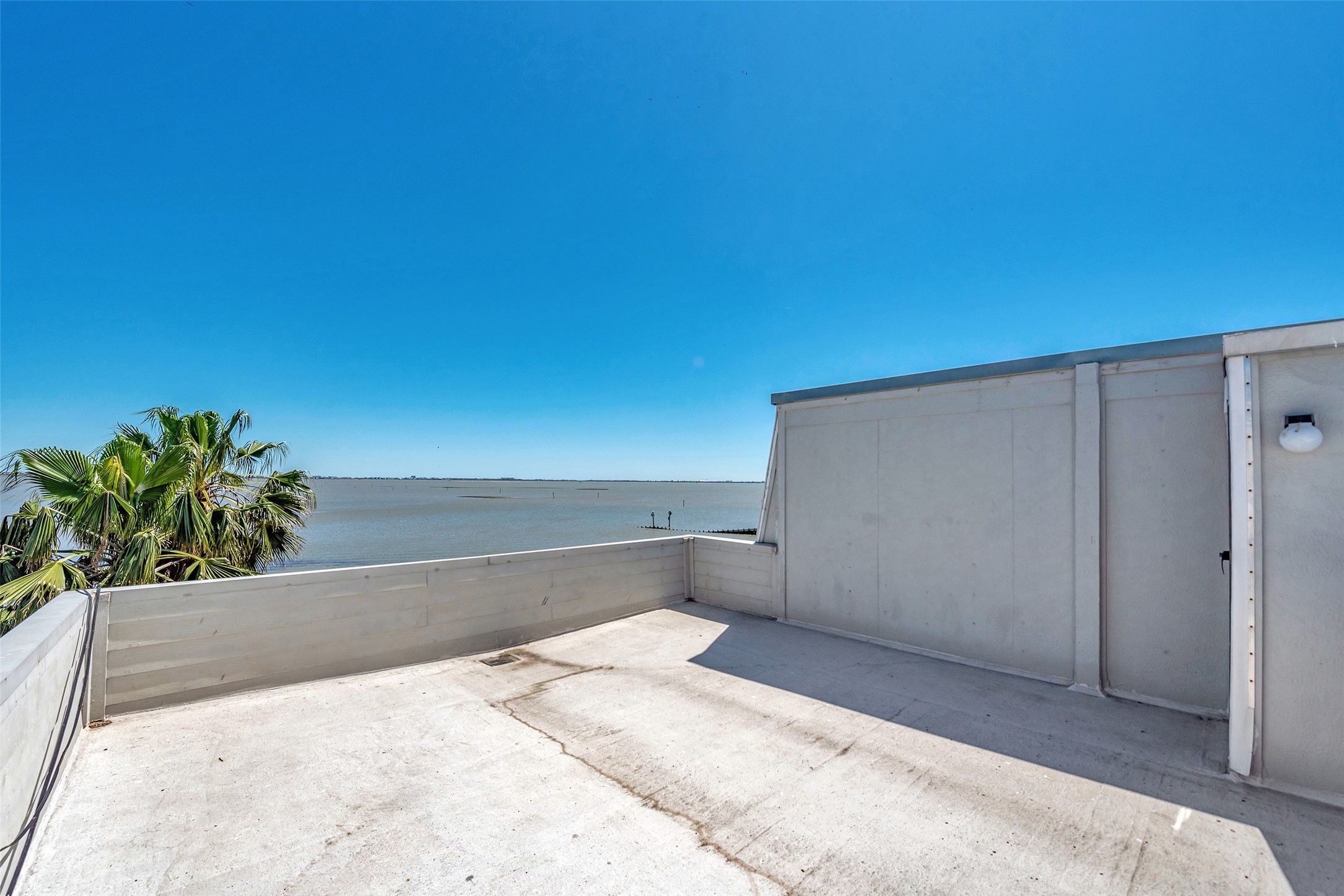 3 Tiki Circle, Tiki Island, TX 77554