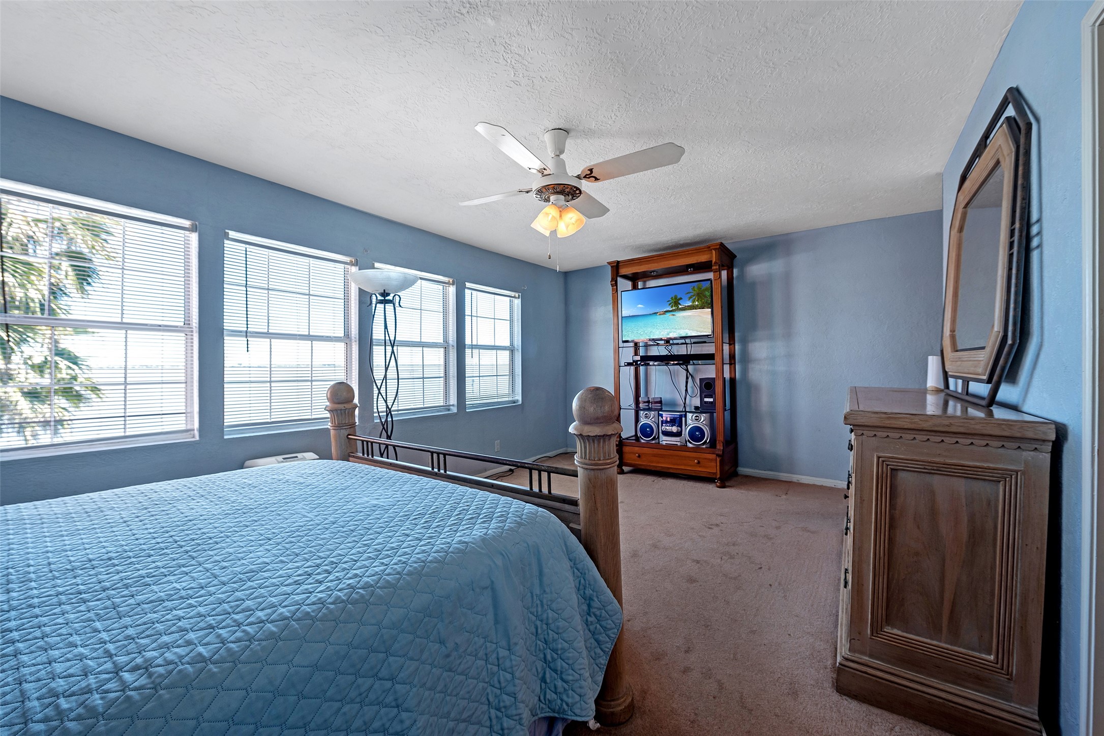 3 Tiki Circle, Tiki Island, TX 77554