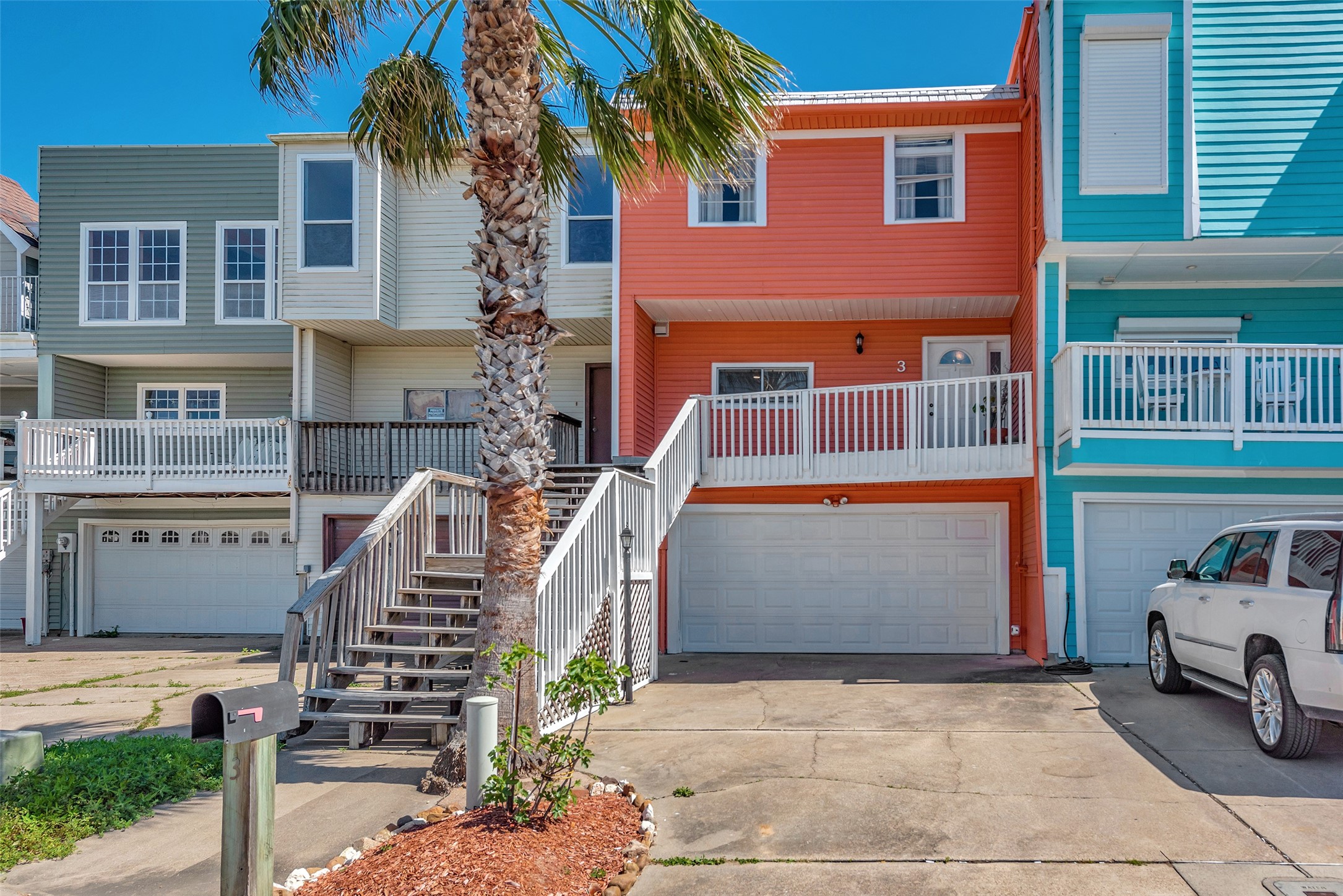 3 Tiki Circle, Tiki Island, TX 77554