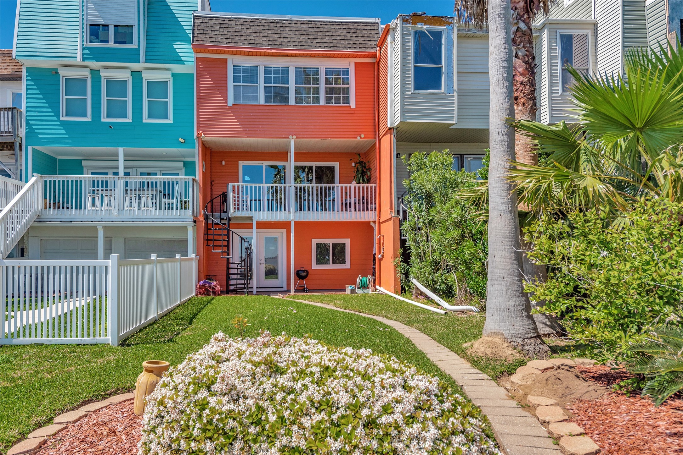 3 Tiki Circle, Tiki Island, TX 77554