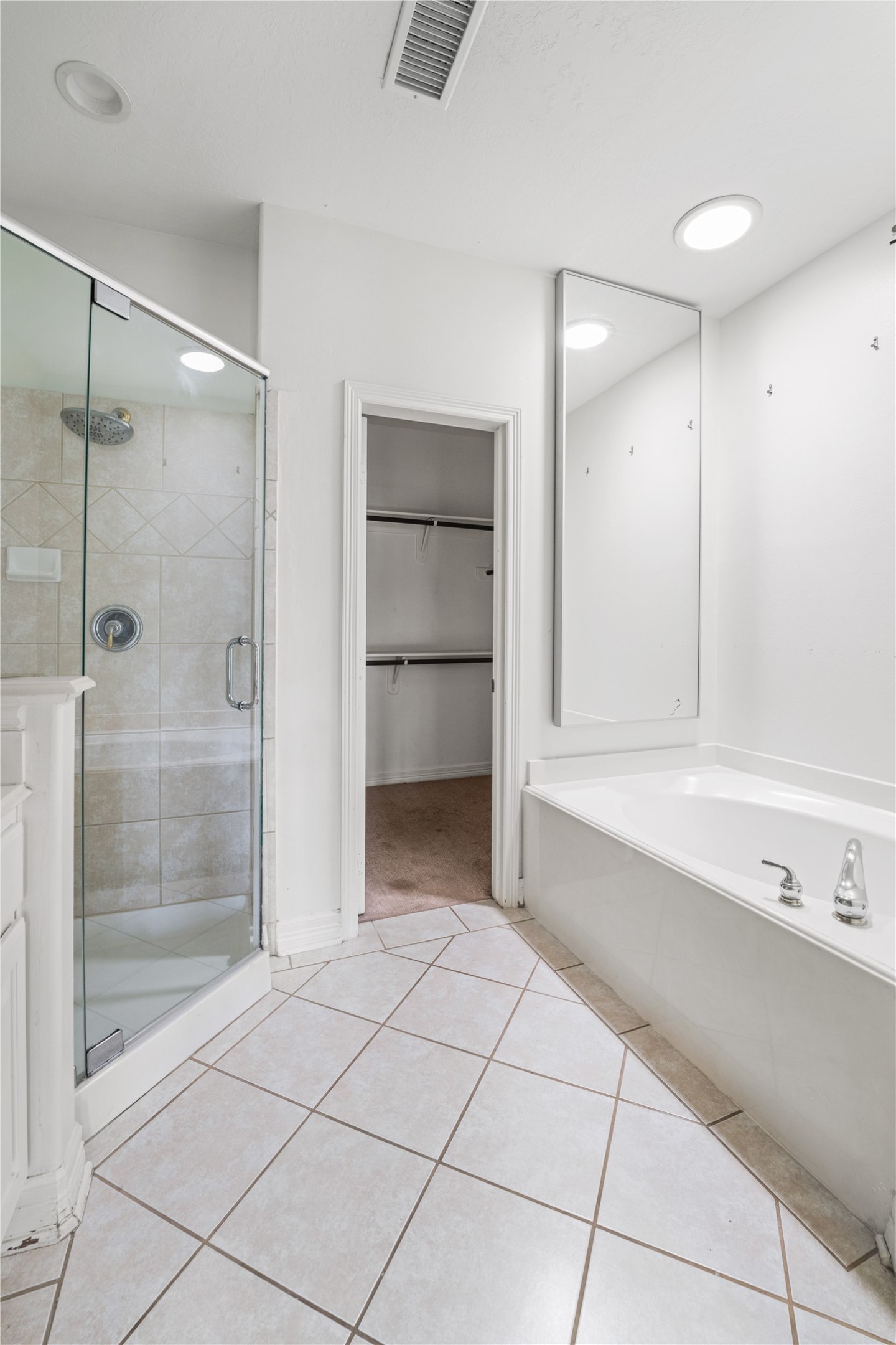 Standing shower and soaking tub in your primary bathroom.
