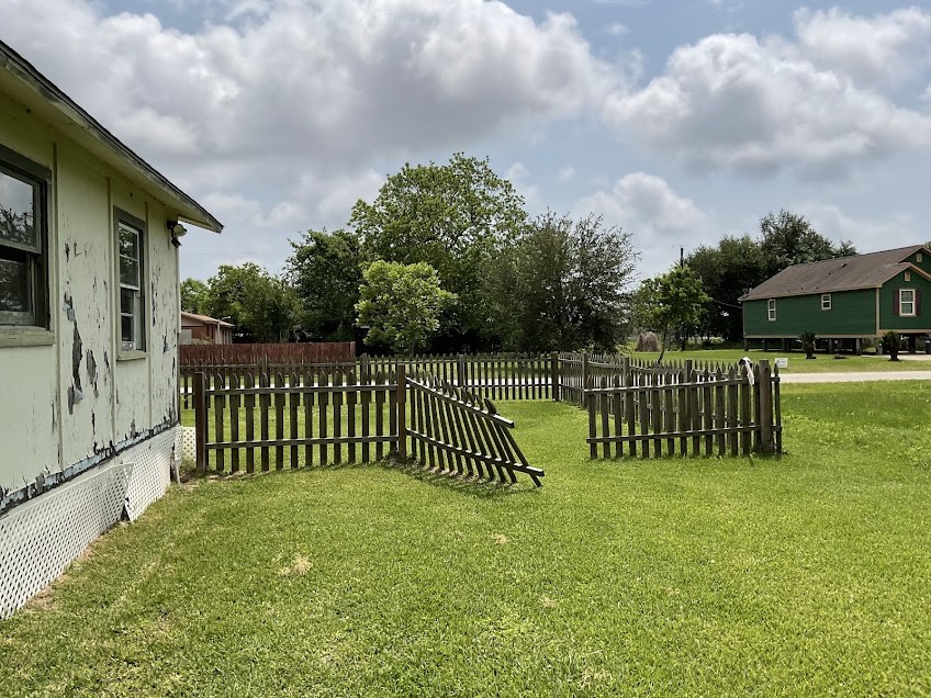 6708 Hawthorne Road, Hitchcock, TX 77563