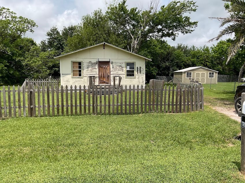 6708 Hawthorne Road, Hitchcock, TX 77563 6708 Hawthorne Road, Hitchcock, TX 77563