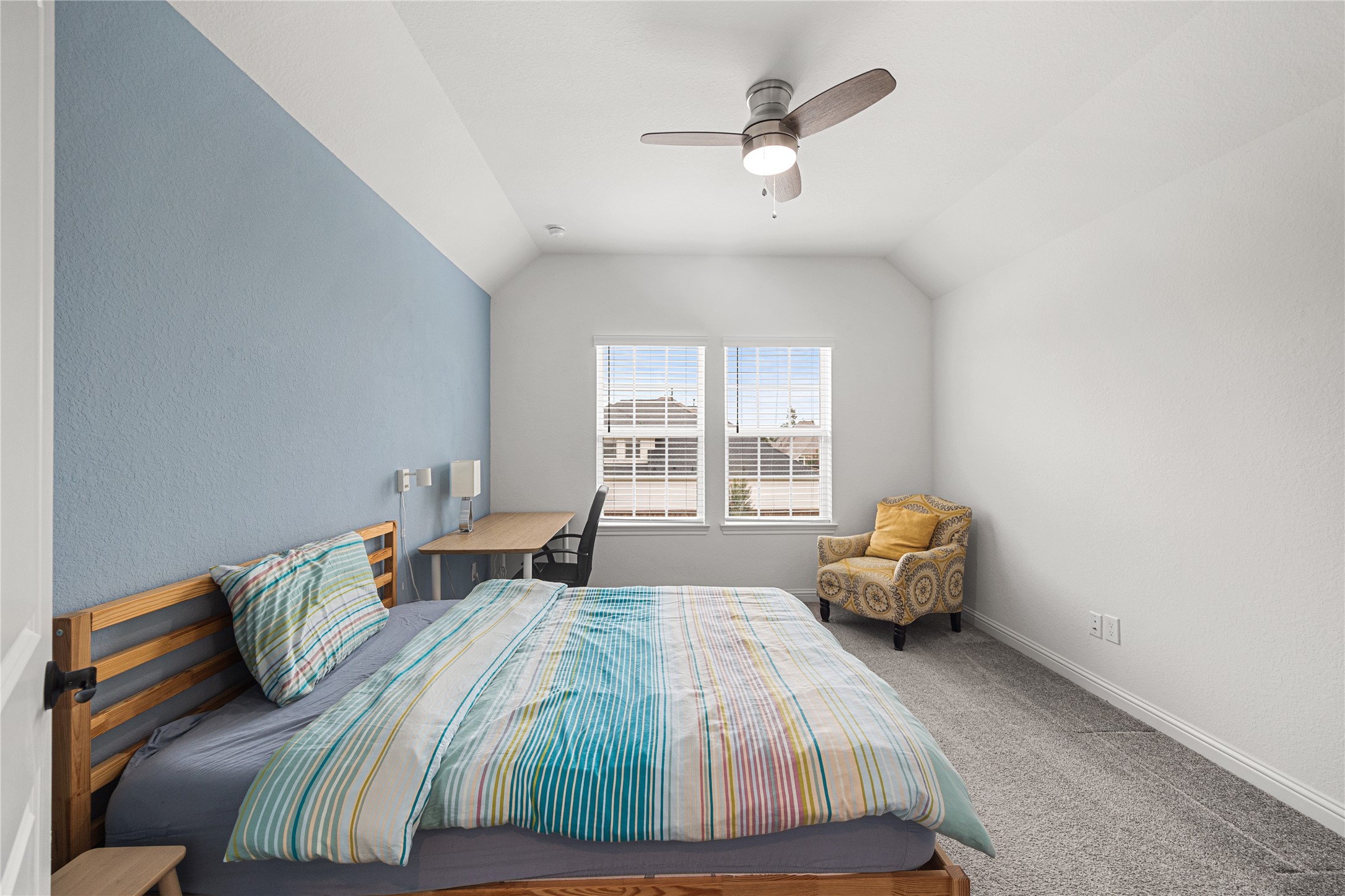 3rd bedroom with ceiling fan.