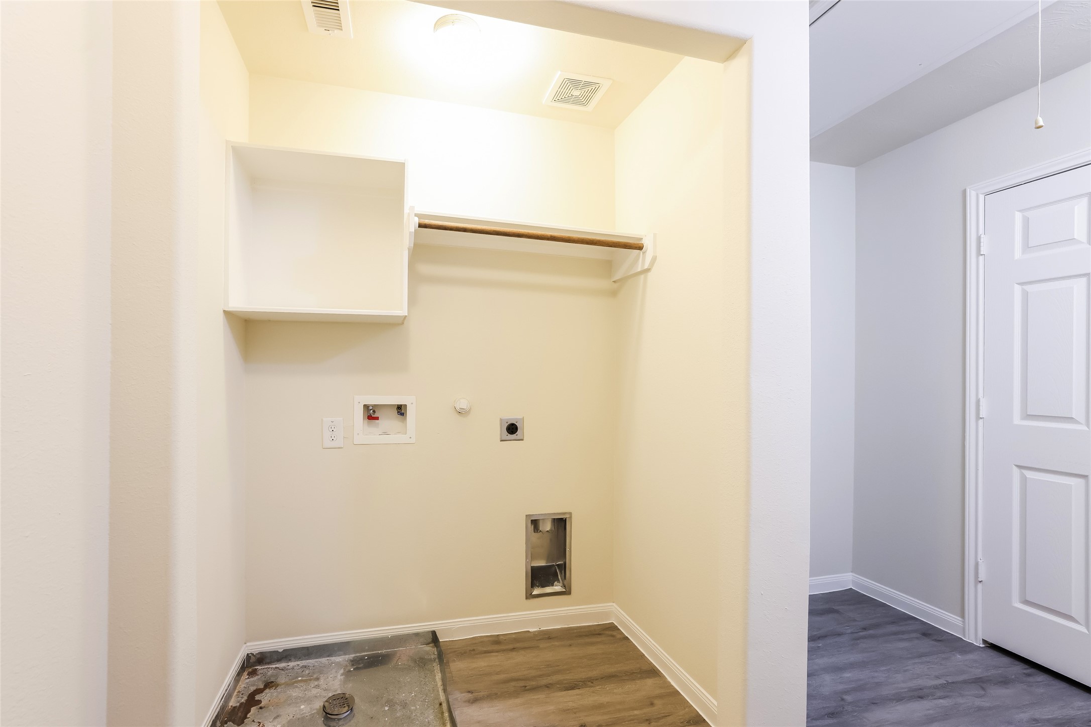Photos may be representative of the floor plan and not the exact home. Finishes, layout, and features of the actual property for lease may vary.