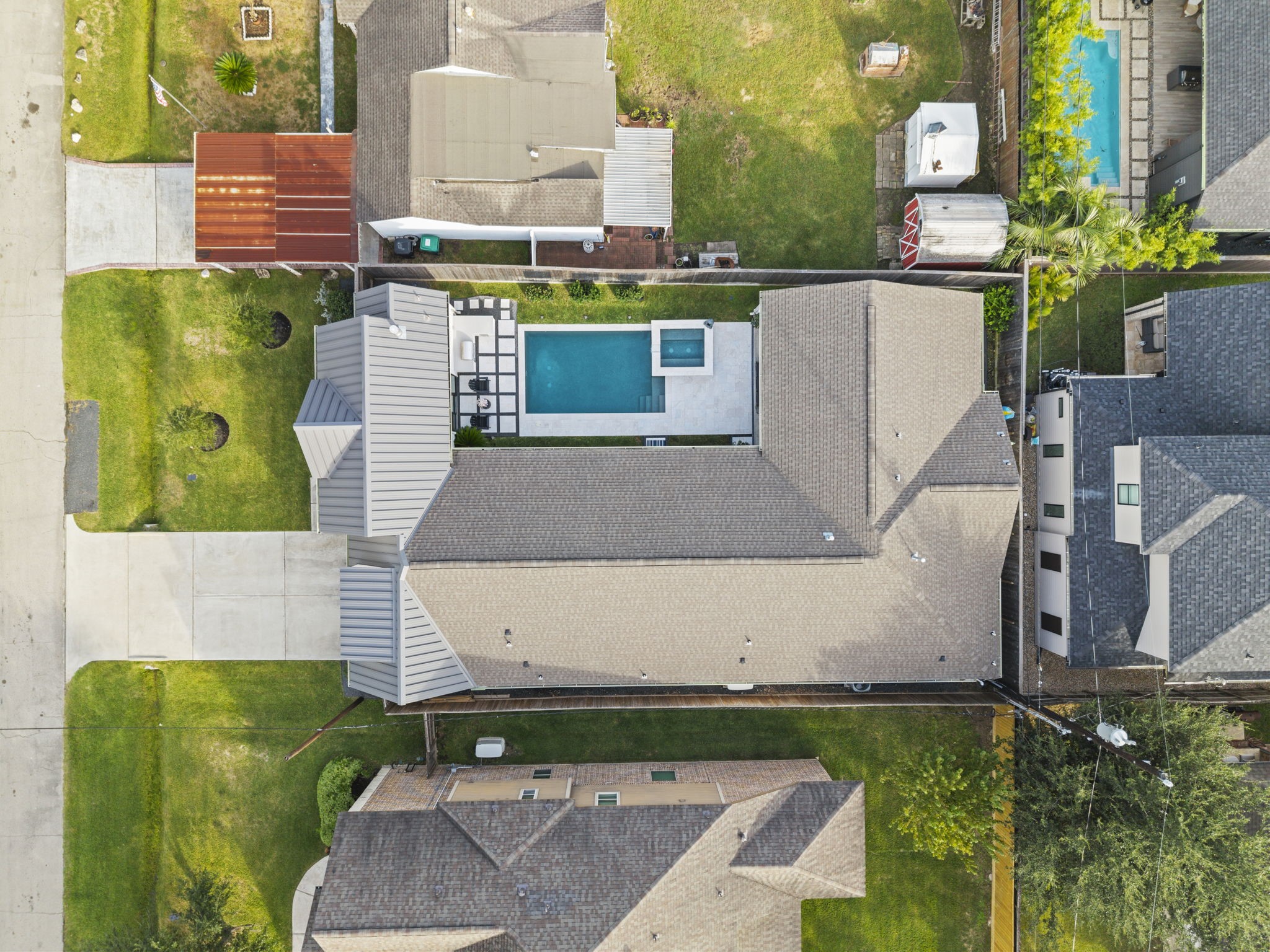 The home features a full home and pool Generac generator!